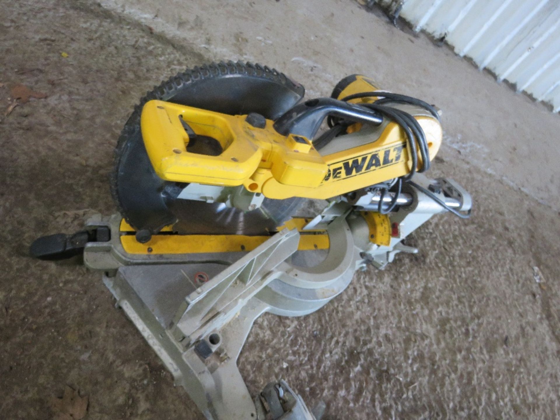 DEWALT PROFESSIONAL SLIDING HEAD 240VOLT POWERED MITRE SAW. THIS LOT IS SOLD UNDER THE AUCTIONEER - Image 3 of 4