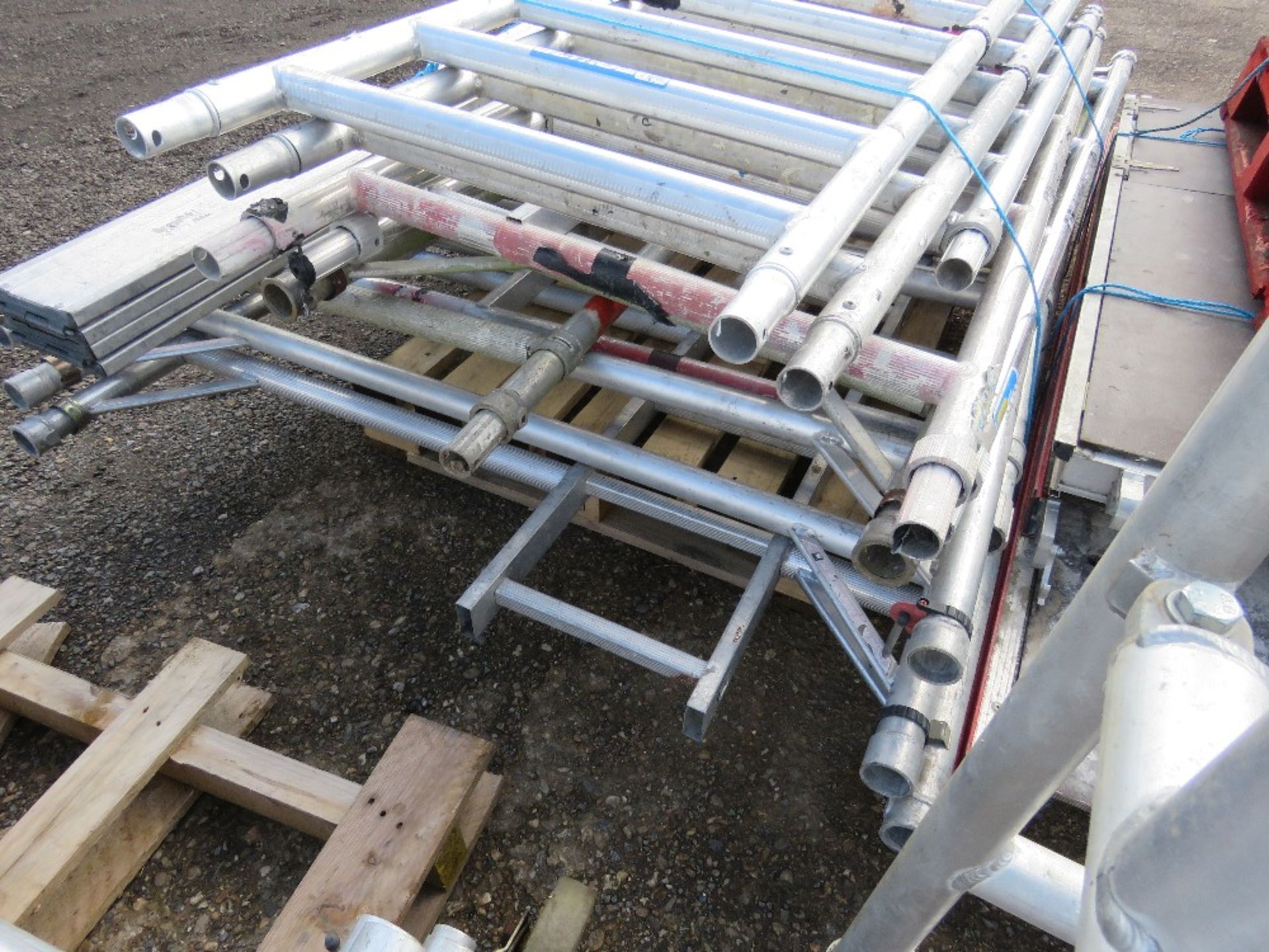 4NO PALLETS CONTAINING ASSORTED ALUMINIUM SCAFFOLD TOWER PARTS INCLUDING FRAMES, BOARDS, LEGS AND PO - Image 14 of 14