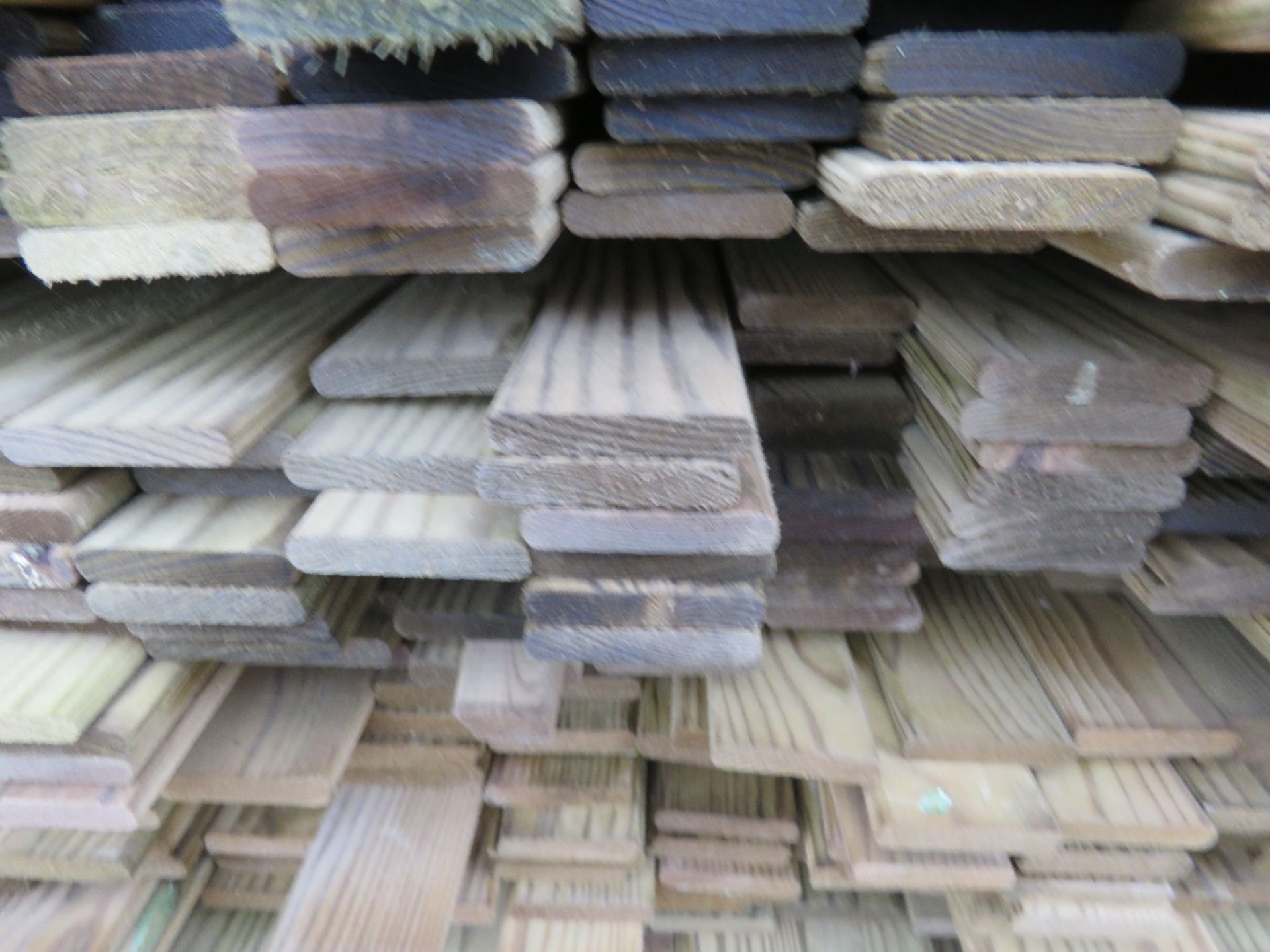 LARGE PACK OF PRESSURE TREATED VENTIAN SLAT CLADDING TIMBER 1.74M LENGTH X 45MM X 17 MM WIDTH APPRO - Image 3 of 3