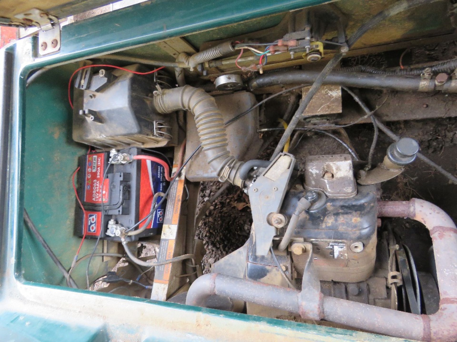 CLUBCAR PETROL ENGINED GOLF CART. BEEN STORED FOR SOME TIME, UNTESTED. - Image 8 of 8