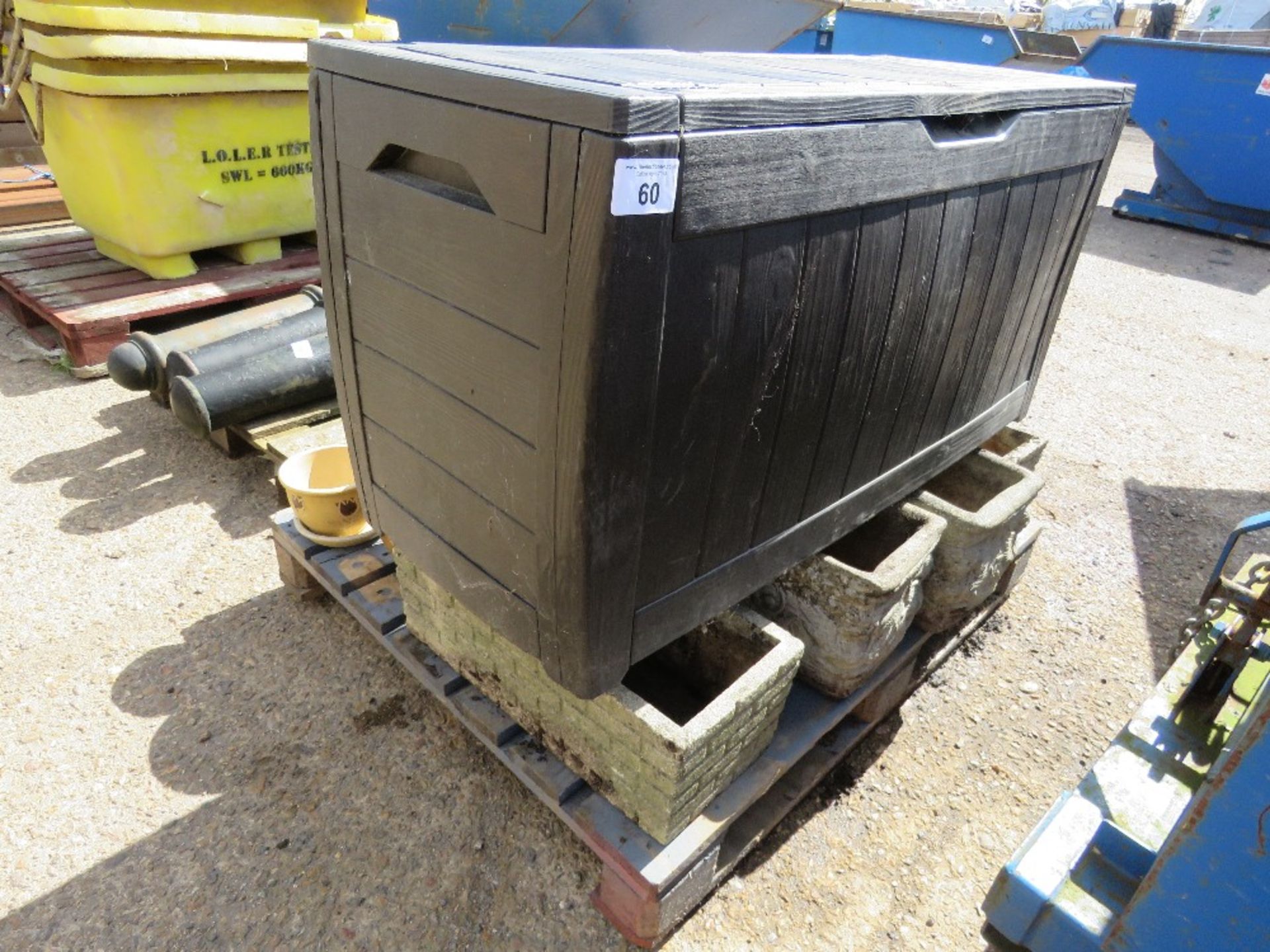 PALLET CONTAINING BIRD BATH, ASSORTED PLANTERS PLUS A PLASTIC STORAGE BIN. THIS LOT IS SOLD UNDER - Image 7 of 7