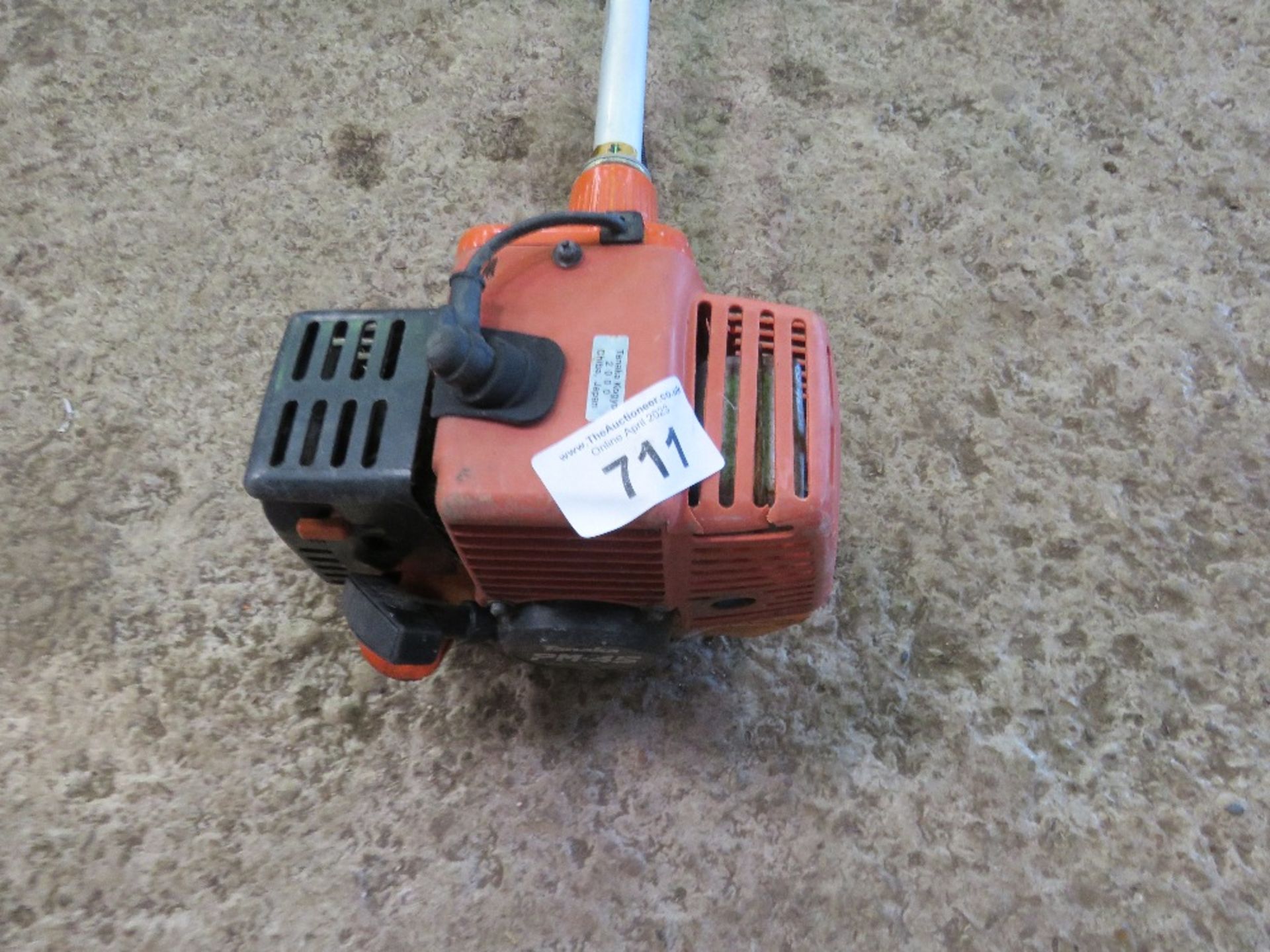 TANAKA PETROL ENGINED STRIMMER. THIS LOT IS SOLD UNDER THE AUCTIONEERS MARGIN SCHEME, THEREFORE N - Image 2 of 6