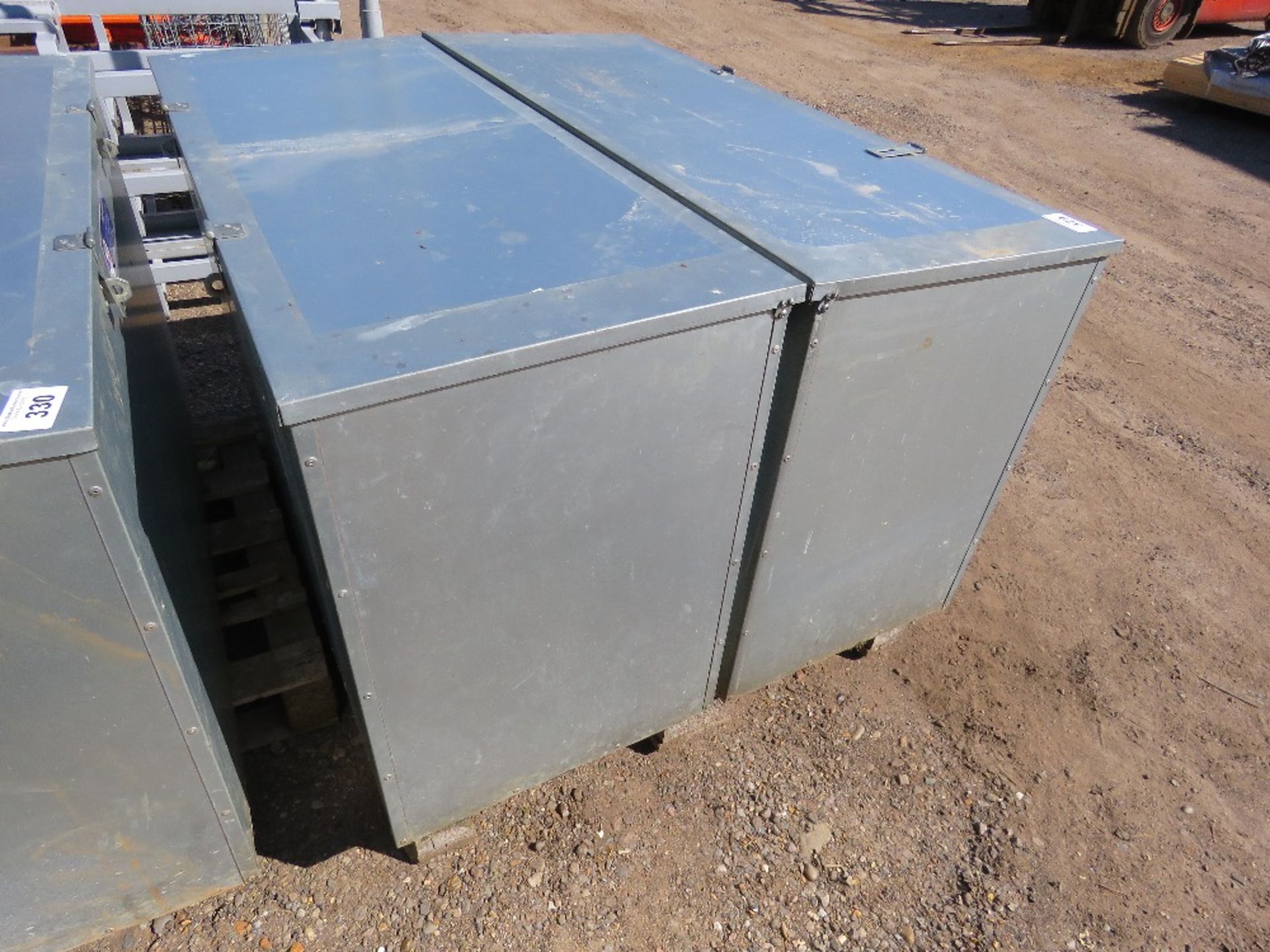 2 X ANIMATE MAKE LOCKABLE FEED STORAGE BINS: 130CM WIDE X 70CM HEIGHT X 52CM DEPTH APPROX. PREVIOUS - Image 3 of 5