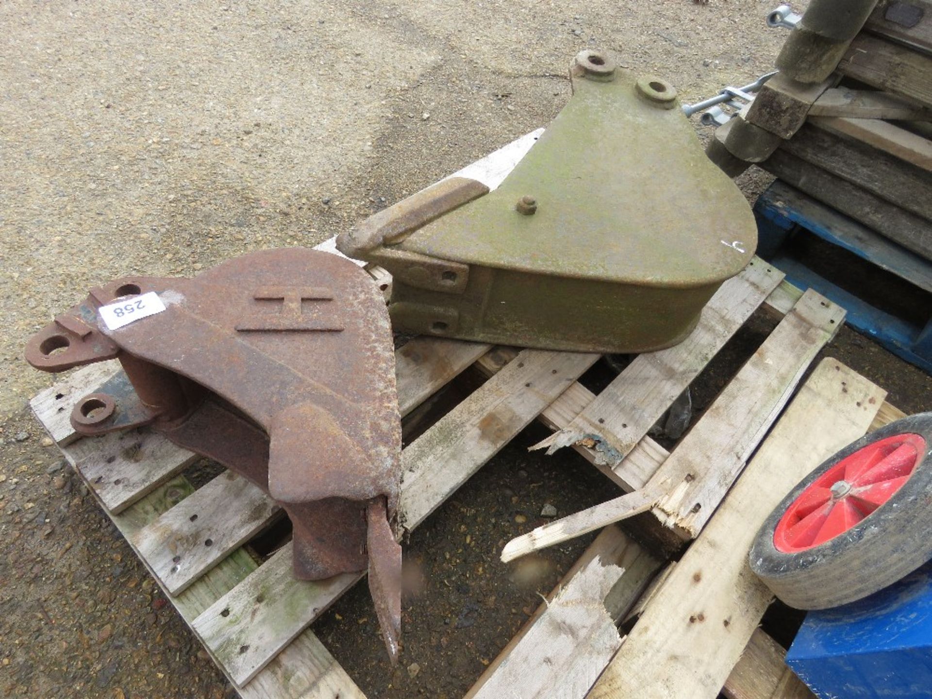 2 X EXCAVATOR BUCKETS, 9" WIDTH ON 30MM PINS APPROX. THIS LOT IS SOLD UNDER THE AUCTIONEERS MARGI - Image 2 of 2