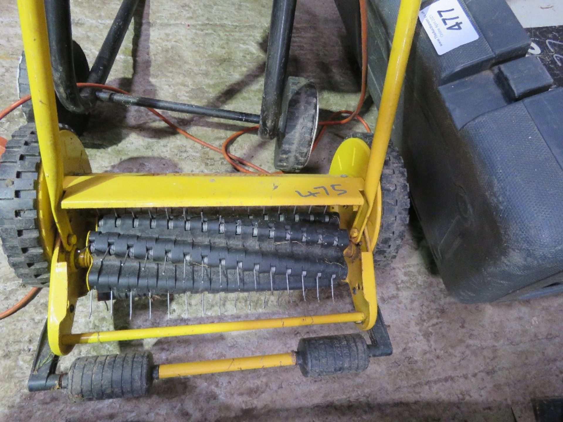 LAWNRAKE, GARDEN SHREDDER AND A CHAINSAW. THIS LOT IS SOLD UNDER THE AUCTIONEERS MARGIN SCHEME, T - Image 4 of 6