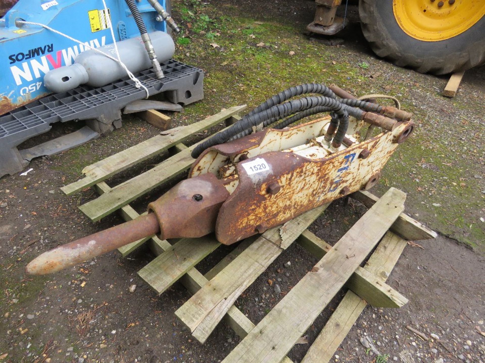 FRB HYDRAULIC EXCAVATOR BREAKER, PREVIOUSLY USED ON BOBCAT X 320. DESCRIBED AS HAVING BEEN WORKING W