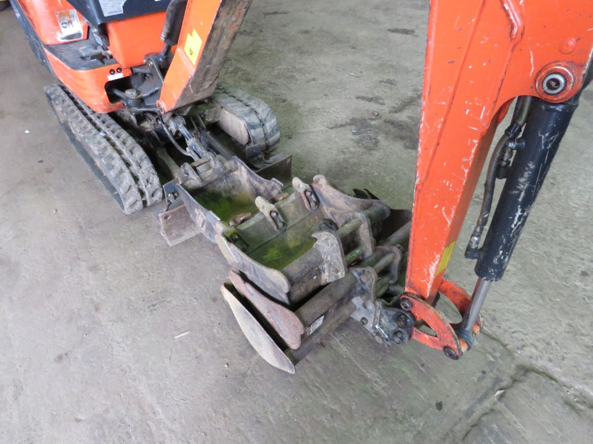 KUBOTA K008-3 MICRO EXCAVATOR YEAR 2017. 4NO BUCKETS, 2004 REC HOURS. SN:29457. WHEN TESTED WAS SEE - Image 2 of 6