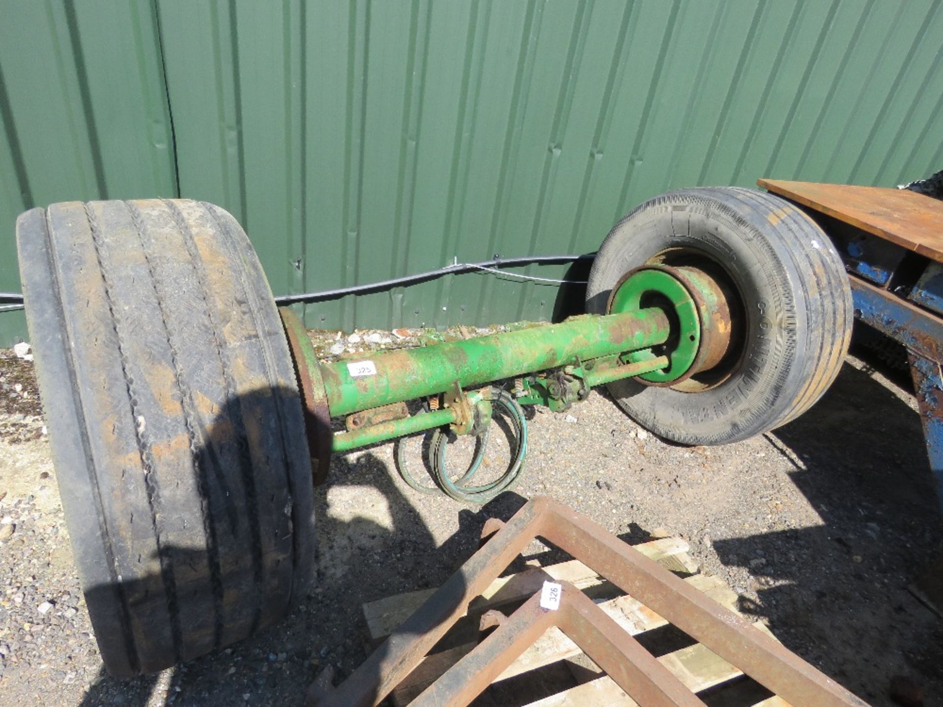 HEAVY DUTY TRAILER AXLE ON SUPER SINGLE WHEELS WITH HYDRAULIC BRAKING SYSTEM. THIS LOT IS SOLD UN