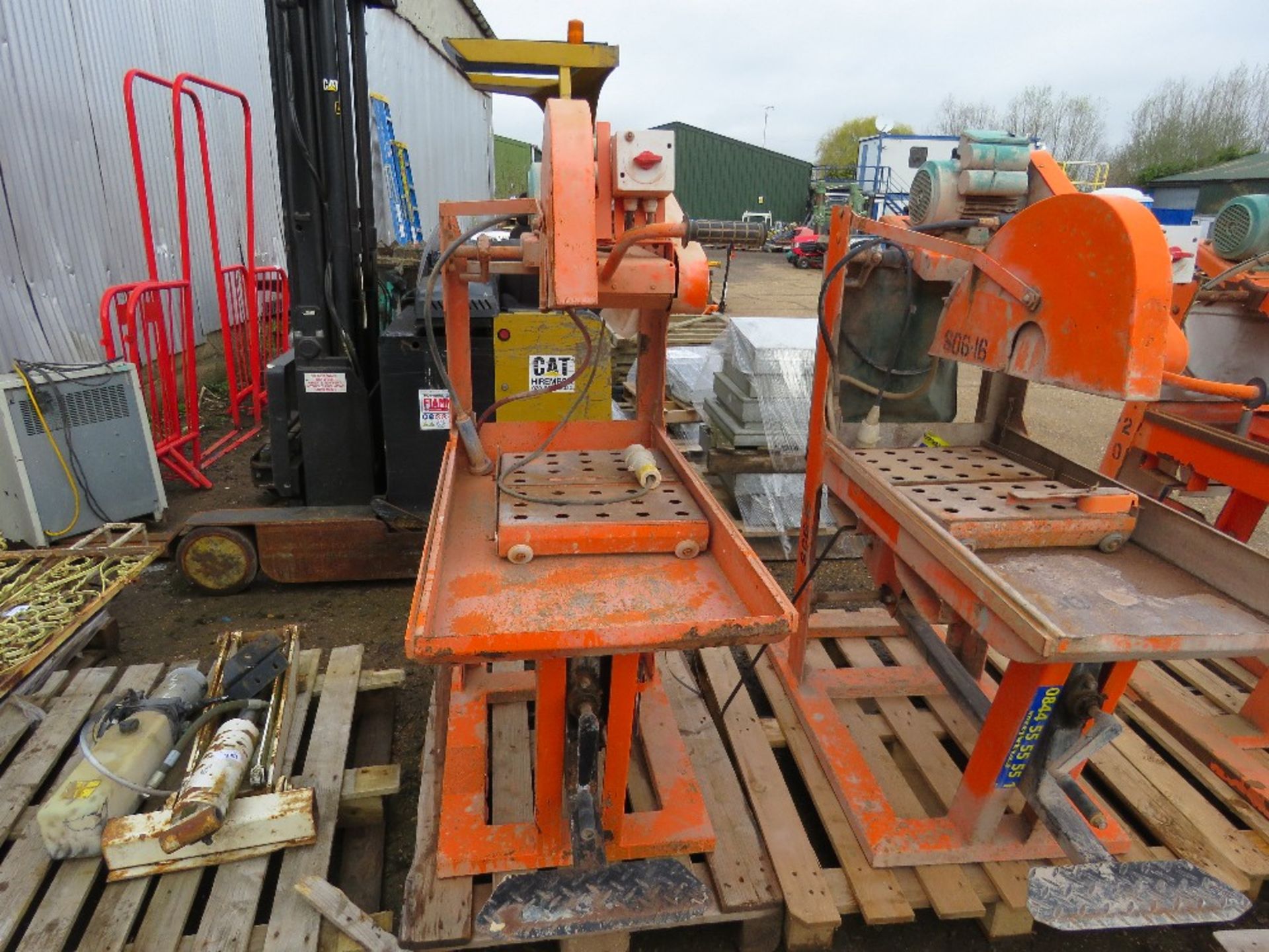 REDBAND 110 VOLT SLAB CUTTING SAWBENCH. - Image 2 of 6