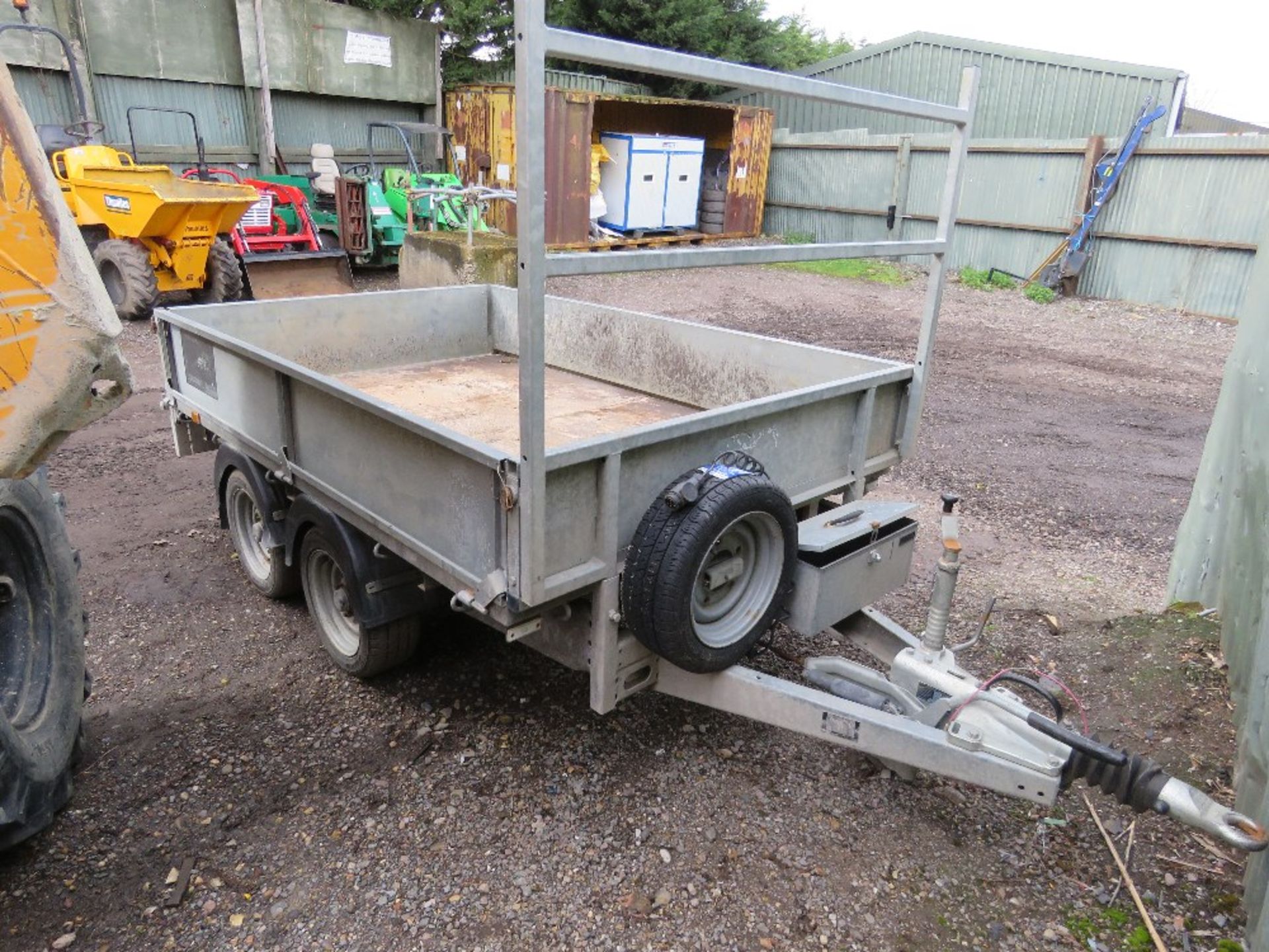 MEREDITH AND EYRE (IFOR WILLIAMS STYLE) TWIN AXLED PLANT TRAILER. RING HITCH. 3500KG RATED. SN:SDSB2 - Image 4 of 10