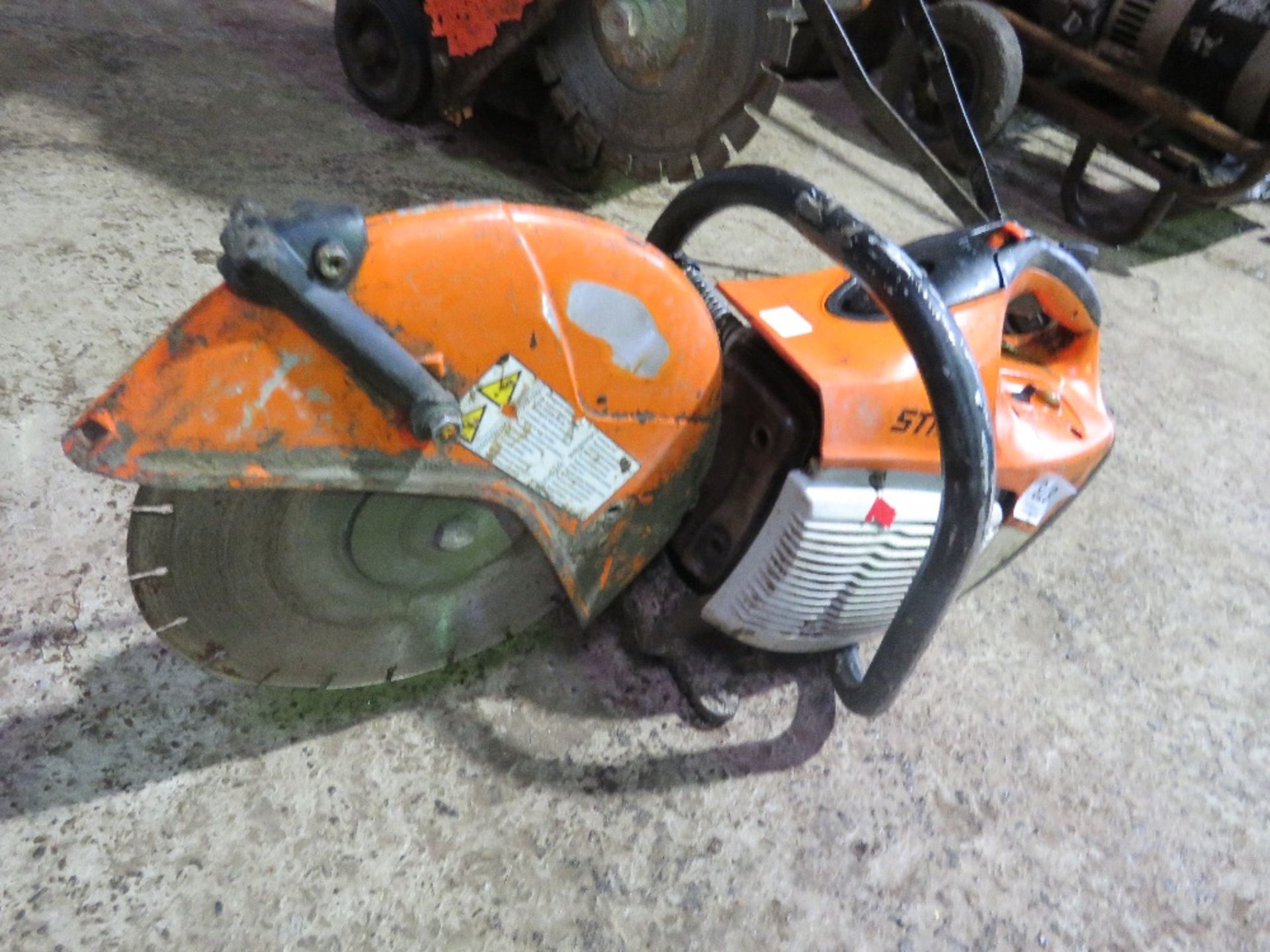 STIHL TS410 PETROL ENGINED CUT OFF SAW. THIS LOT IS SOLD UNDER THE AUCTIONEERS MARGIN SCHEME, THE - Image 2 of 5