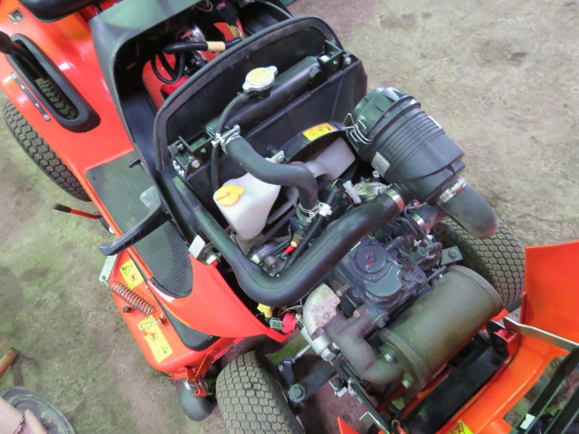 KUBOTA GR1600-II DIESEL RIDE ON MOWER WITH REAR COLLECTOR PLUS DISCHARGE CHUTE. SN:30142. WHEN TESTE - Image 6 of 9