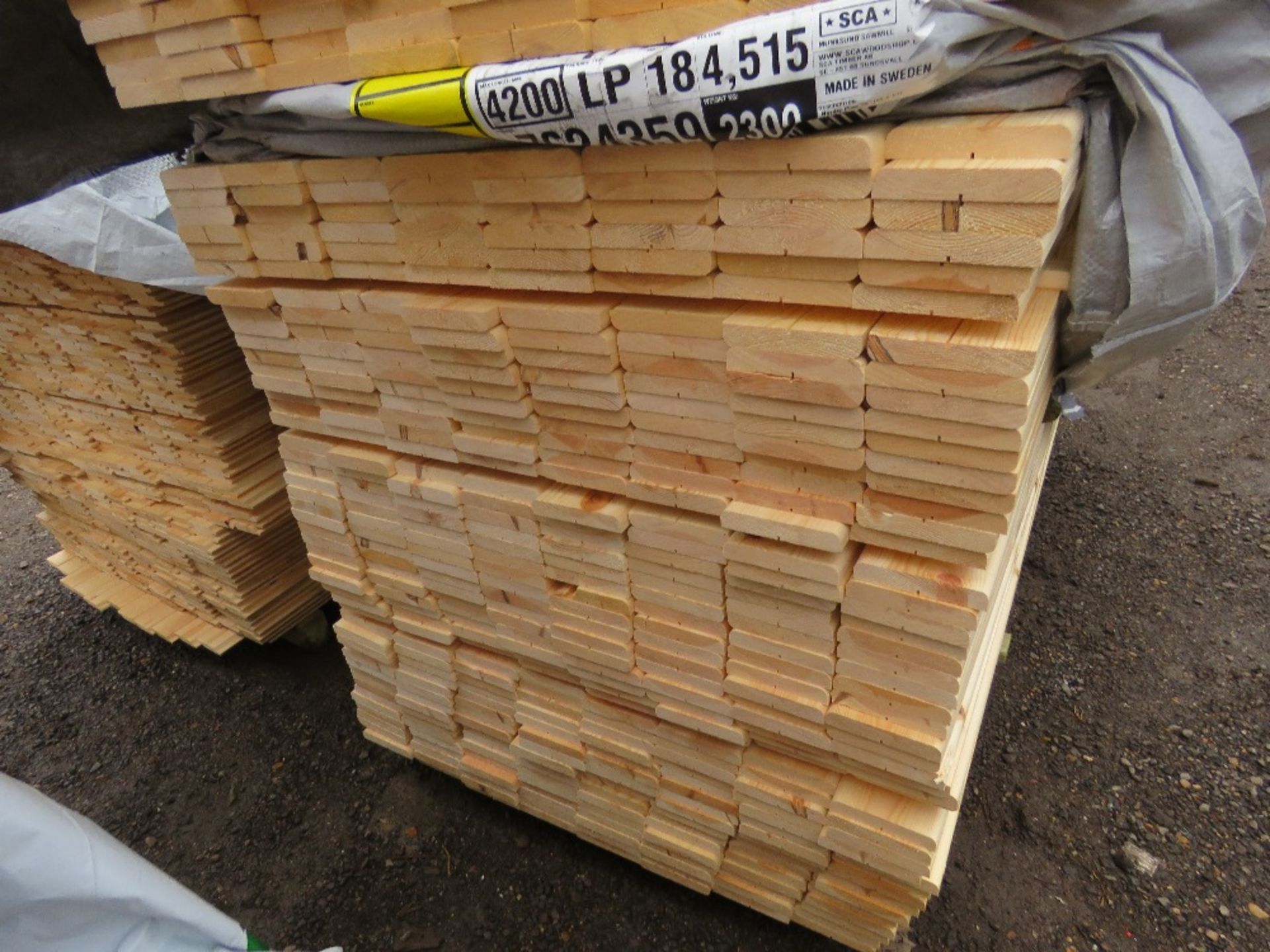 EXTRA LARGE PACK OF UNTREATED FENCE PANEL CAPPING TIMBER BOARDS: 120MM X 20MM @ 2.0 M LENGTH APPROX. - Image 2 of 3