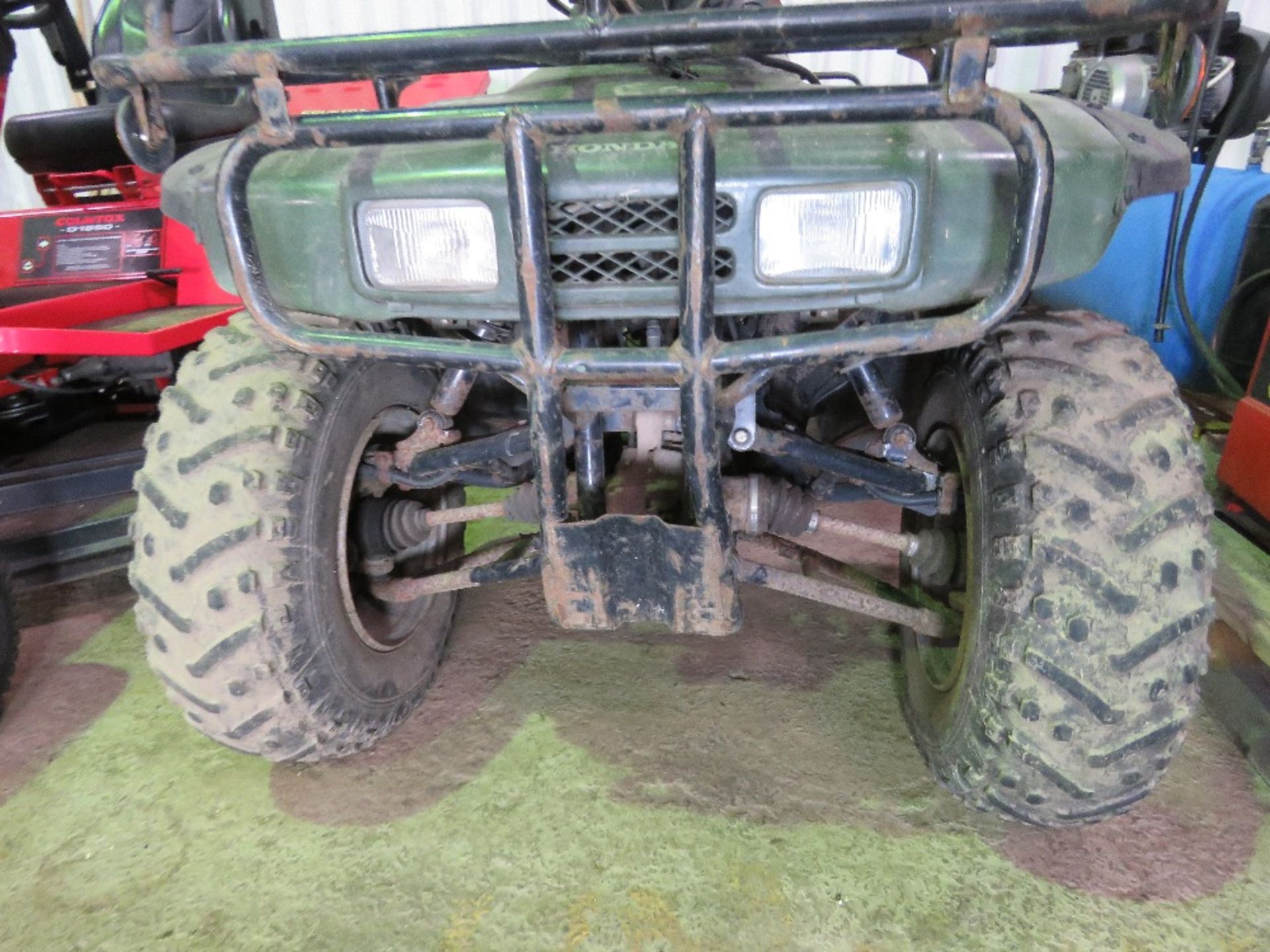 HONDA FOURTRAX 300 PETROL QUAD BIKE, 4WD. WHEN TESTED WAS SEEN TO TURN OVER BUT NOT STARTING...PRES - Image 3 of 10