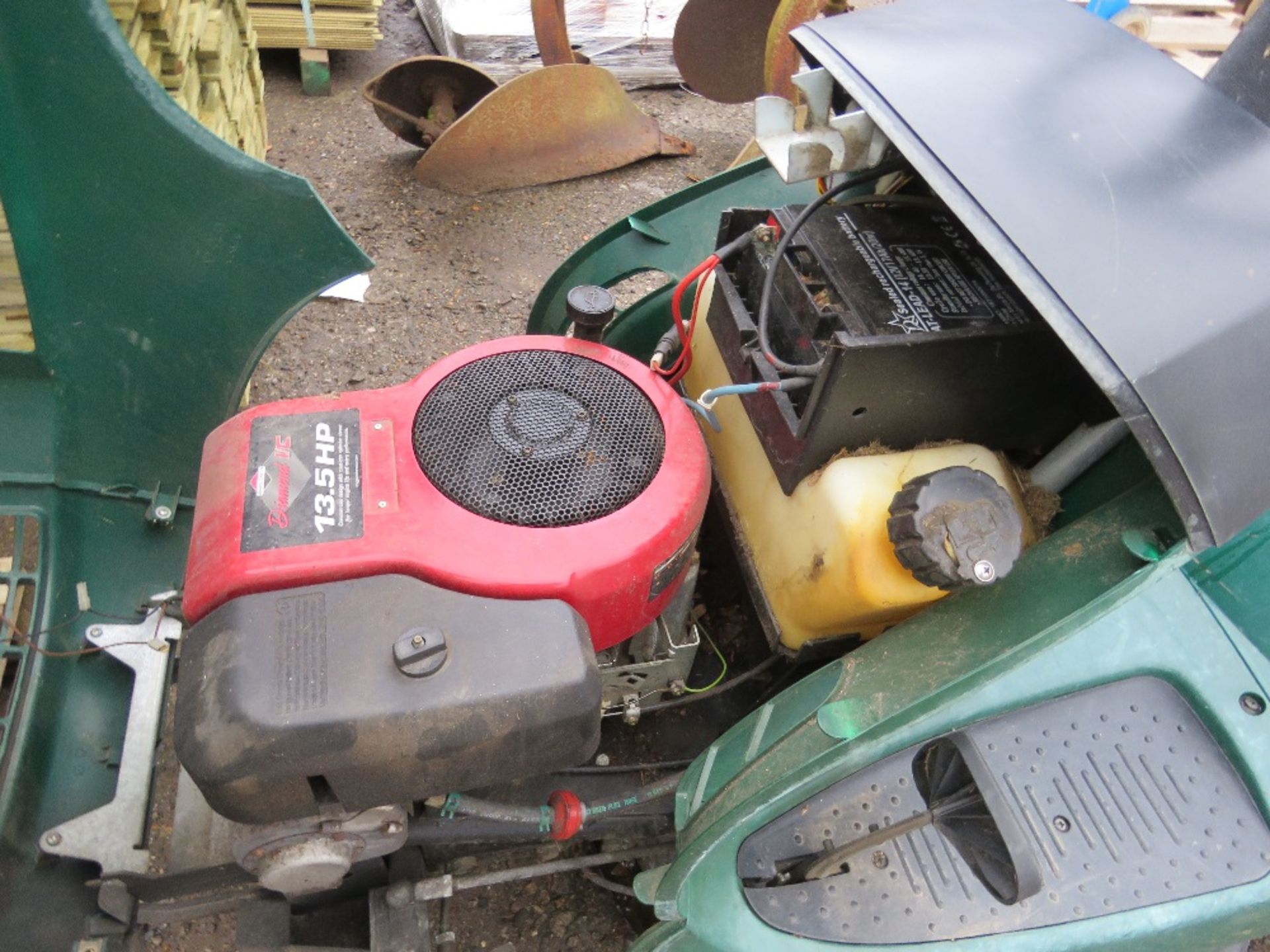 HAYTER HERITAGE RS82 RIDE ON HYDRO MOWER WITH COLLECTOR - Image 6 of 6