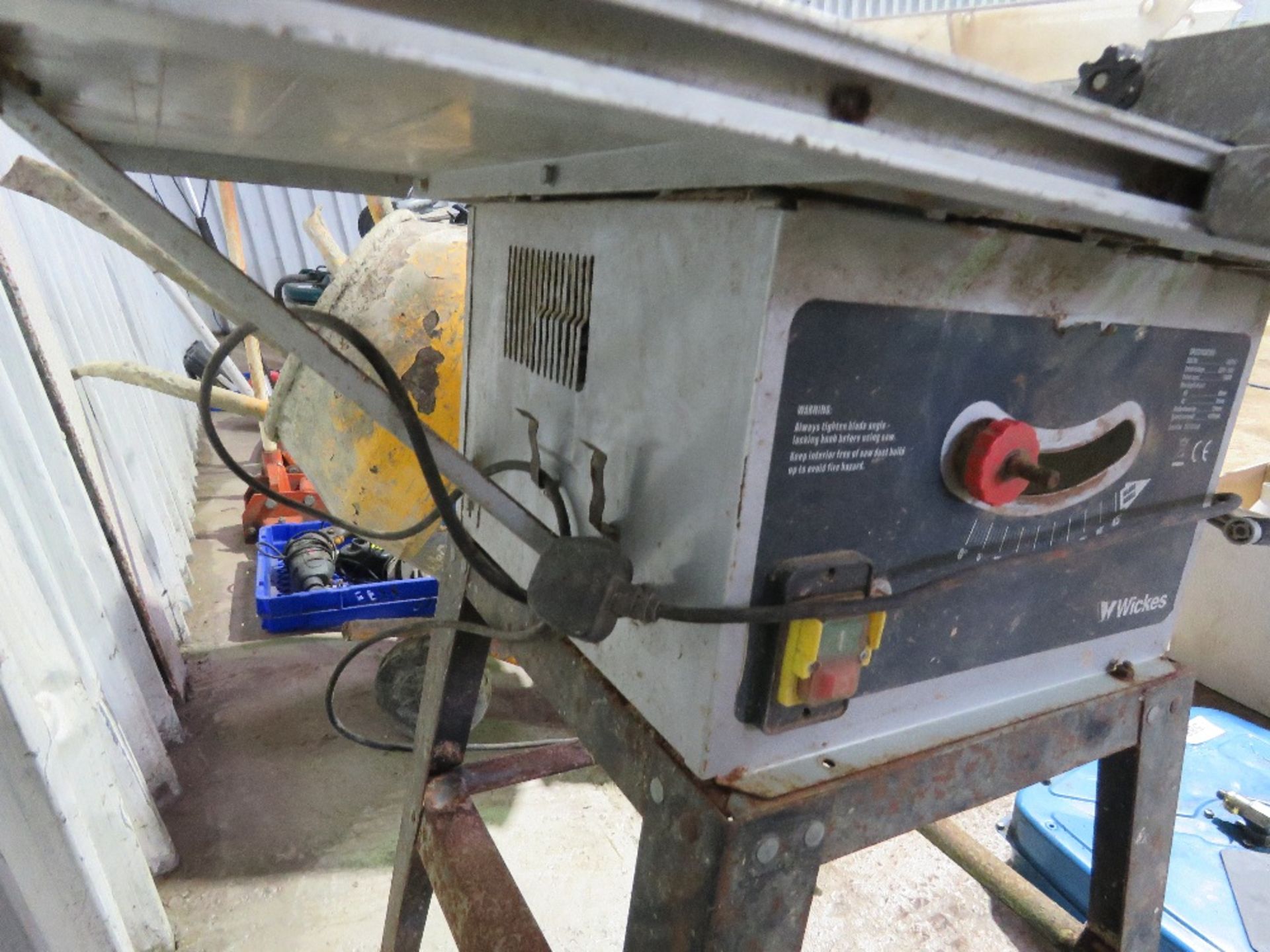SAWBENCH, 240VOLT POWERED. THIS LOT IS SOLD UNDER THE AUCTIONEERS MARGIN SCHEME, THEREFORE NO VAT W - Image 4 of 6