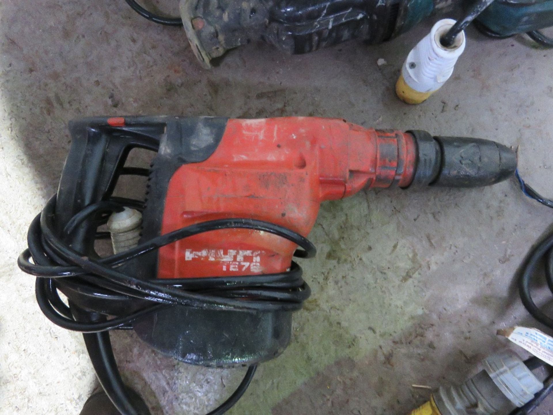 HILTI TE76 BREAKER DRILL PLUS A MAKITA RECIP SAW, 110VOLT. THIS LOT IS SOLD UNDER THE AUCTIONEERS - Image 2 of 3