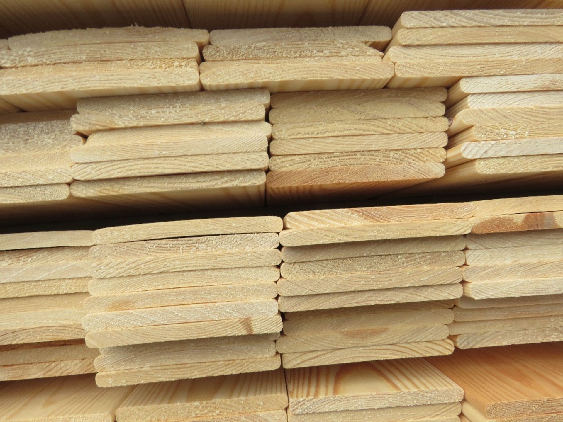 EXTRA LARGE PACK OF UNTREATED HIT AND MISS TIMBER FENCE CLADDING BOARDS: 100MM WIDTH @ 1.75M LENGTH - Image 3 of 3