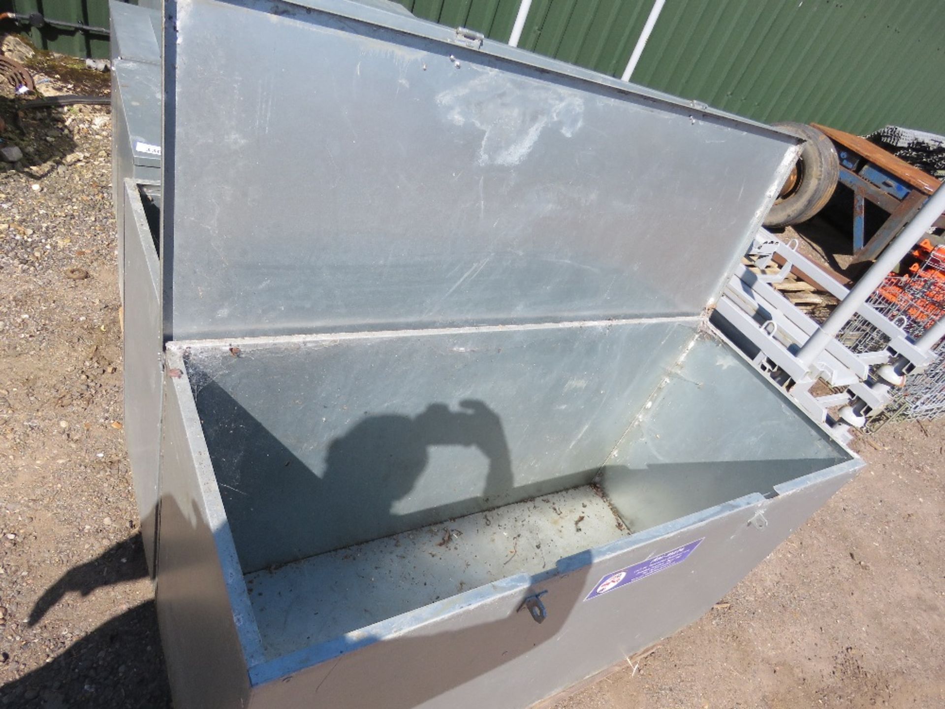 2 X ANIMATE MAKE LOCKABLE FEED STORAGE BINS: 130CM WIDE X 70CM HEIGHT X 52CM DEPTH APPROX. PREVIOUS - Image 4 of 5