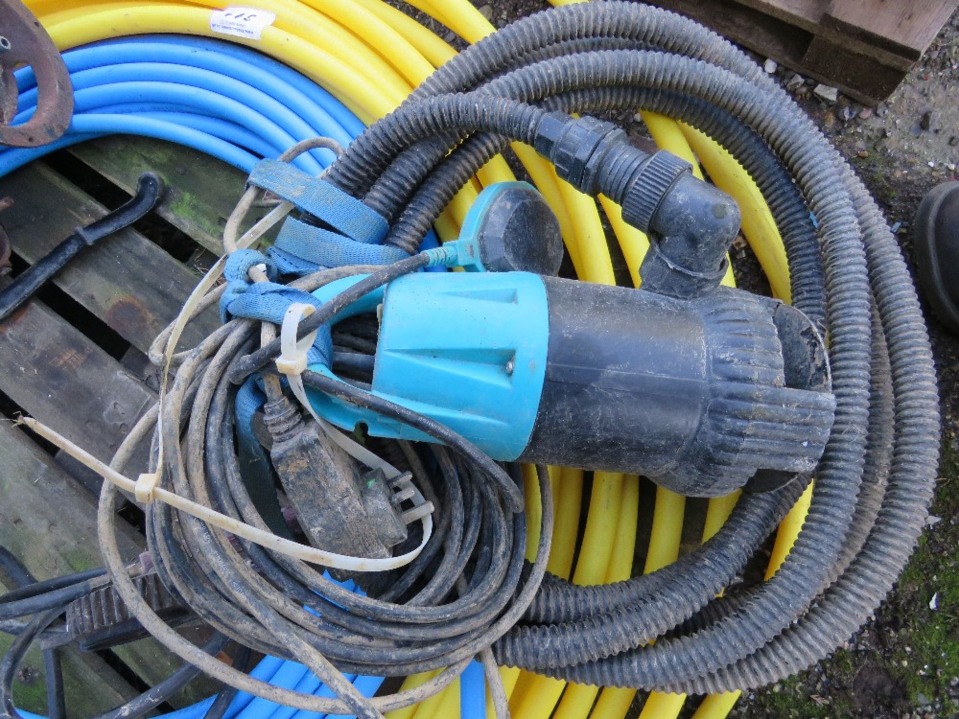 PALLET OF PLASTIC PIPES AND SUNDRIES: SUBMERSIBLE PUMP, HAND PUMP, TYRE INFLATOR. THIS LOT IS SOL - Image 5 of 6