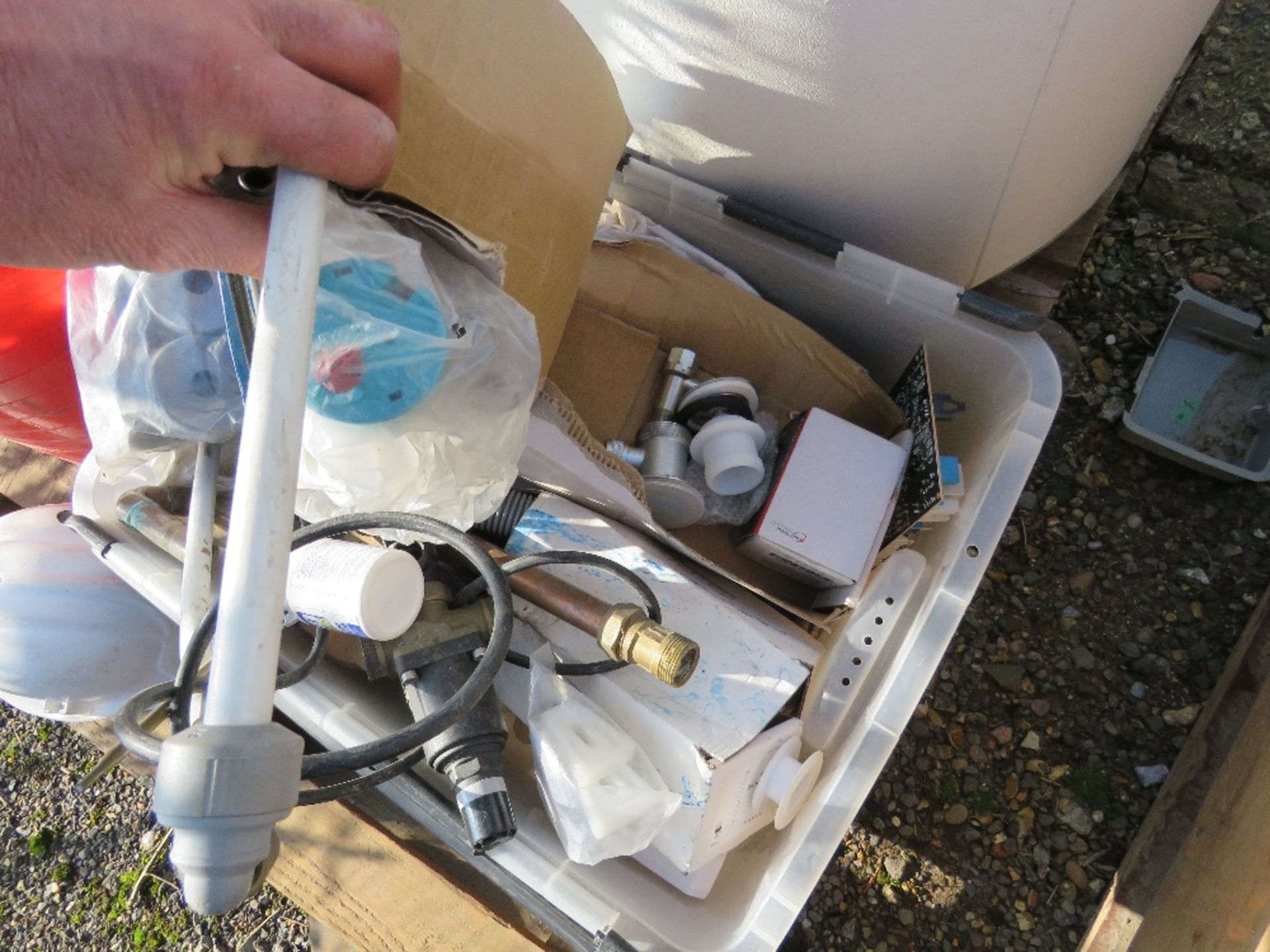 MEGA WATER BOILER PLUS FITTINGS AS SHOWN. THIS LOT IS SOLD UNDER THE AUCTIONEERS MARGIN SCHEME, T - Image 2 of 9