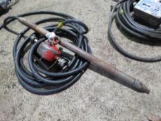 AIR POWERED PNEUMATIC 45MM PERCUSSION MOLE WITH HOSE AND OILER. THIS LOT IS SOLD UNDER THE AUCTIO