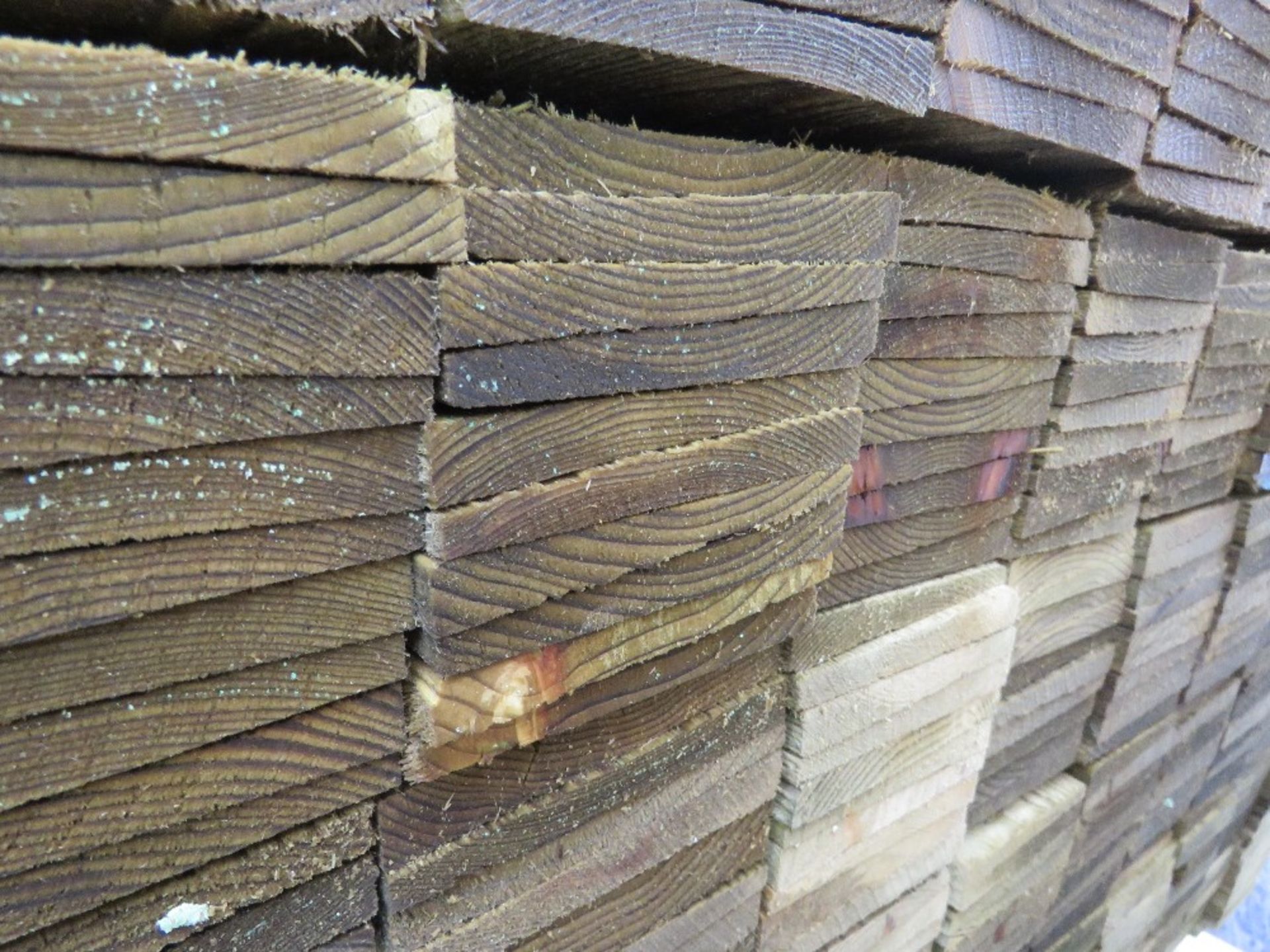 LARGE PACK OF TREATED FEATHER EDGE TIMBER FENCE CLADDING BOARDS: 100MM WIDTH @ 1.8M LENGTH APPROX. - Image 3 of 3