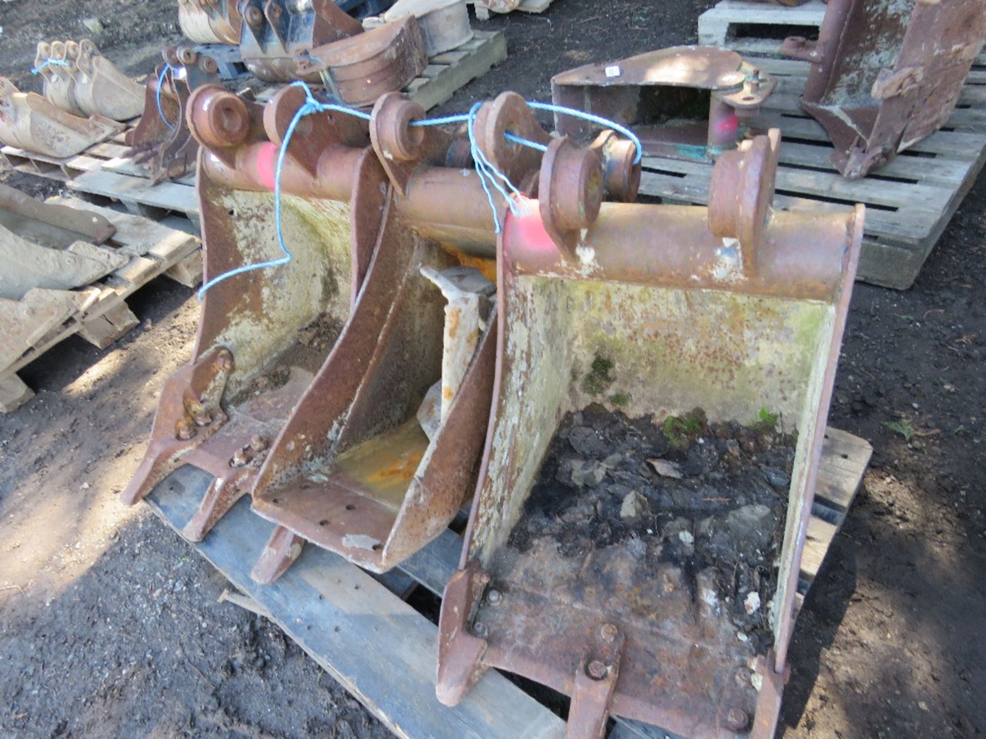 3NO EXCAVATOR BUCKETS: 18", 18", 11" ON 40MM PINS APPROX. - Image 2 of 2