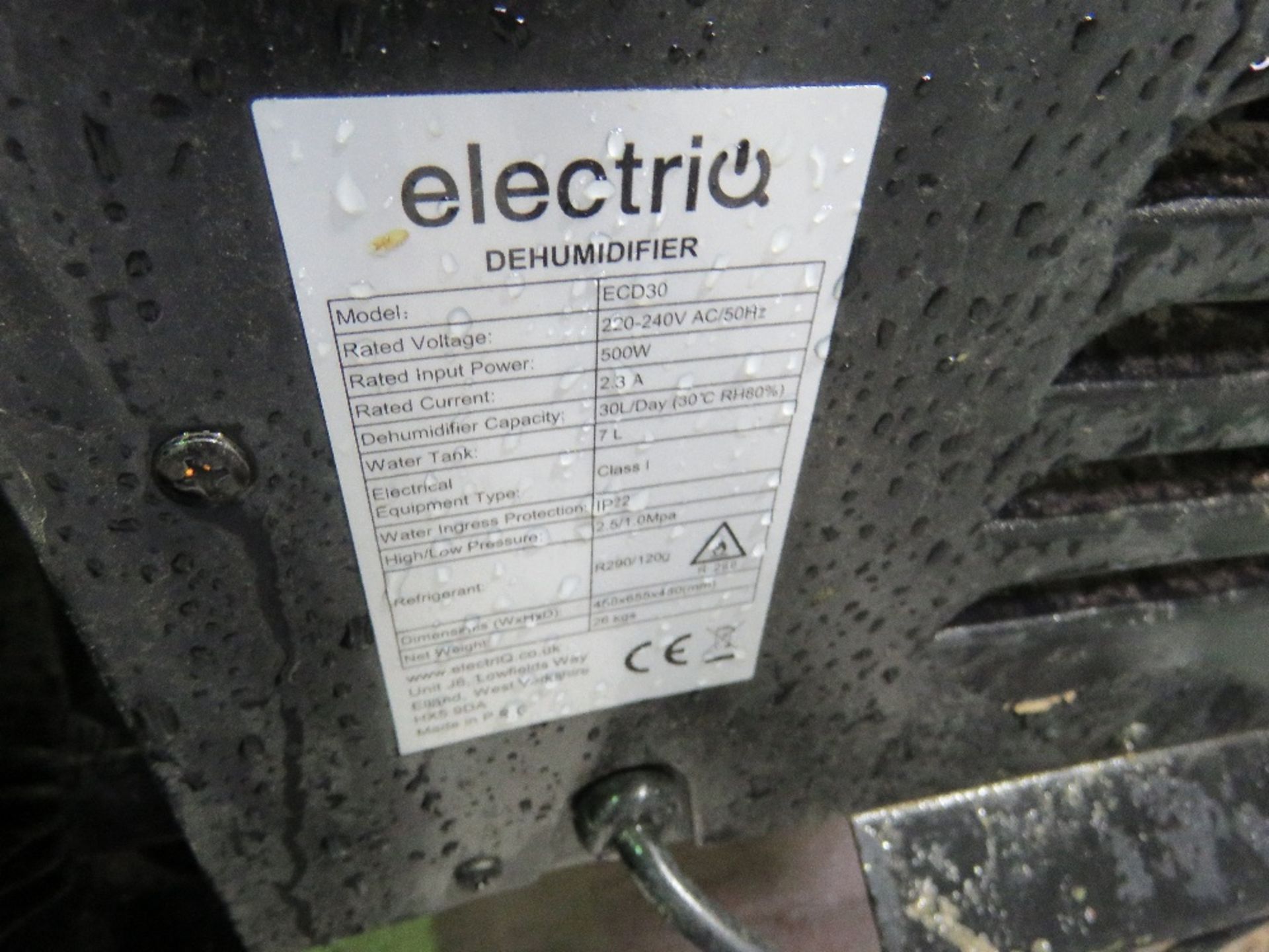 ELECTRIQ DEHUMIDIFIER PLUS 2 X RADIATORS, 240VOLT. THIS LOT IS SOLD UNDER THE AUCTIONEERS MARGIN - Image 3 of 4