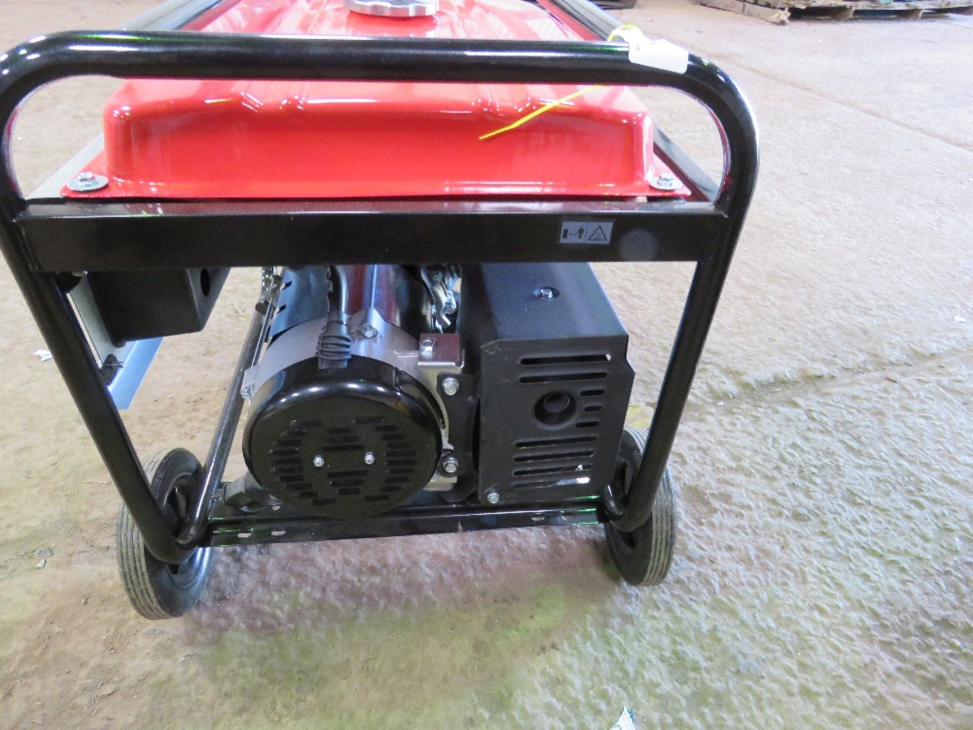 SEALEY G5501 DUAL VOLTAGE 5.5KW PETROL ENGINED GENERATOR, UNUSED ON WHEELS. - Image 3 of 6