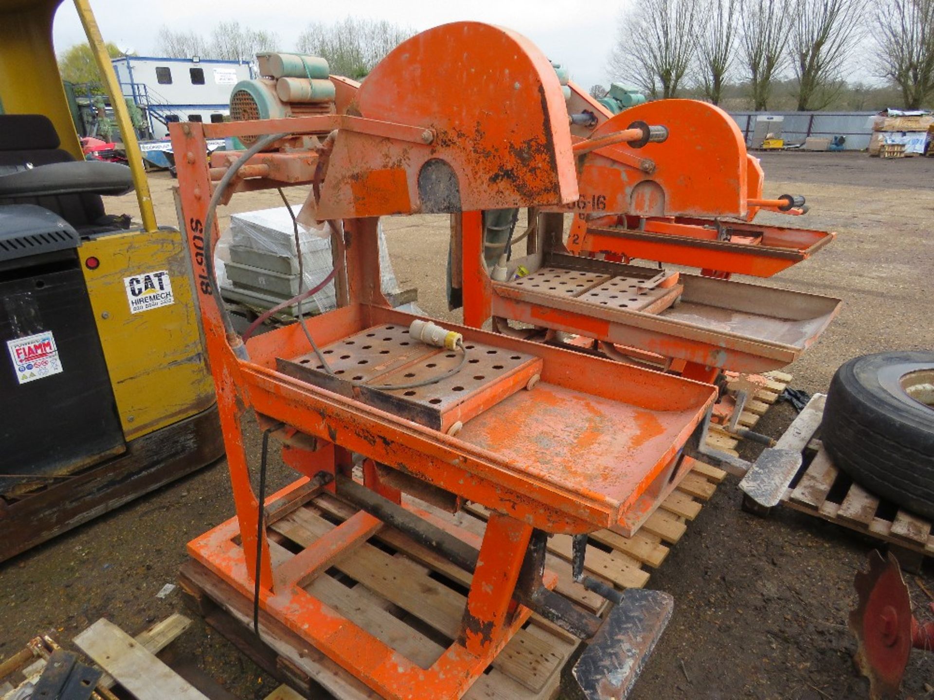 REDBAND 110 VOLT SLAB CUTTING SAWBENCH.