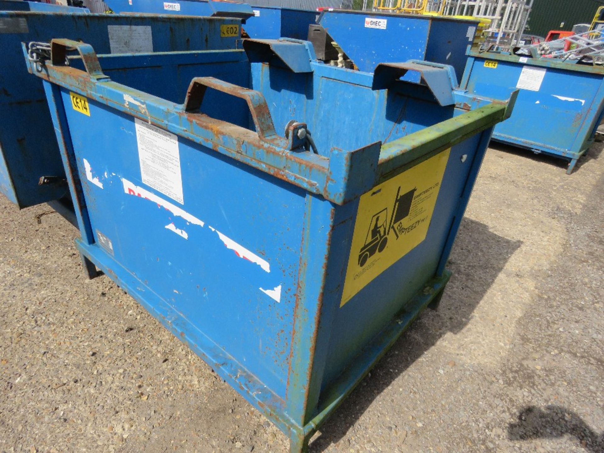 EMPTEEZY FORKLIFT MOUNTED BOTTOM EMTYING SKIP, 1250KG RATED CAPACITY. LIGHT WEIGHT PREVIOUS USEAGE.