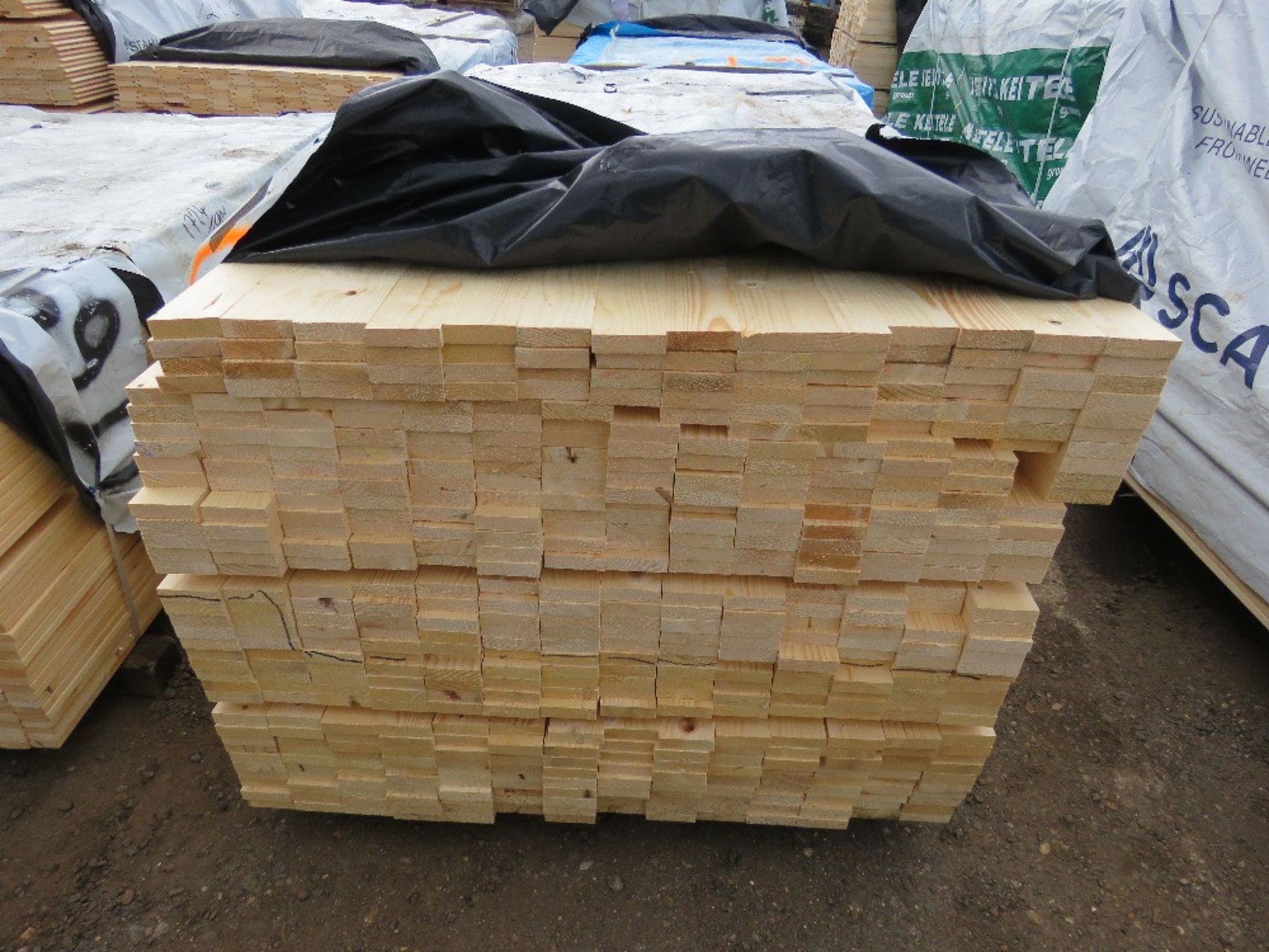 PACK OF UNTREATED TIMBER FENCE CLADDING SLATS: 1.8M LENGTH X 70MM X 20MM WIDTH APPROX.