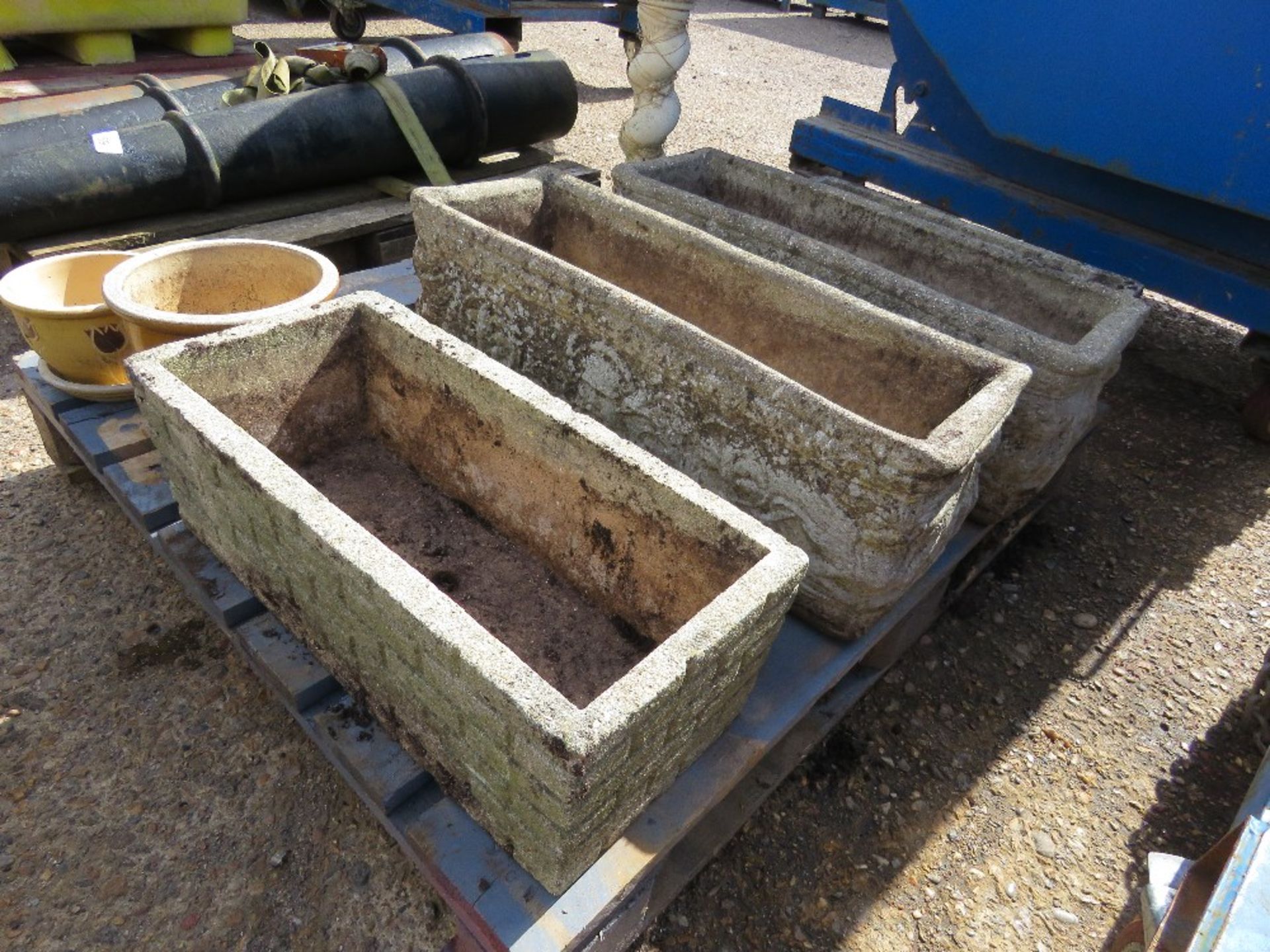 PALLET CONTAINING BIRD BATH, ASSORTED PLANTERS PLUS A PLASTIC STORAGE BIN. THIS LOT IS SOLD UNDER - Image 2 of 7