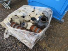 PALLET CONTAINING 21NO WADE SUPER SEAL 100MM DIAMETER COVERS, APPEAR TO BE BRASS, PLUS 2NO ABS GULLE