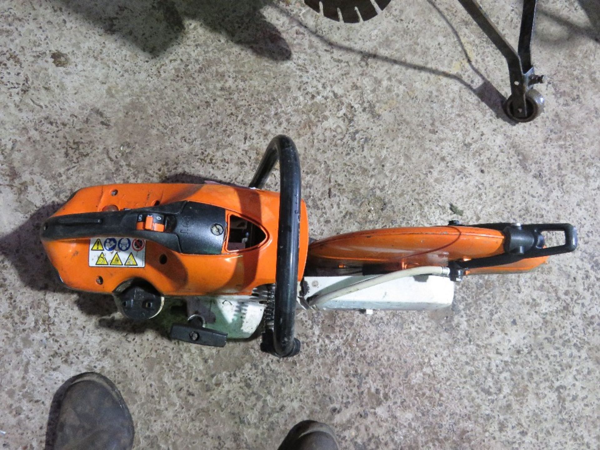 STIHL TS410 PETROL ENGINED CUT OFF SAW. THIS LOT IS SOLD UNDER THE AUCTIONEERS MARGIN SCHEME, THE - Image 3 of 4