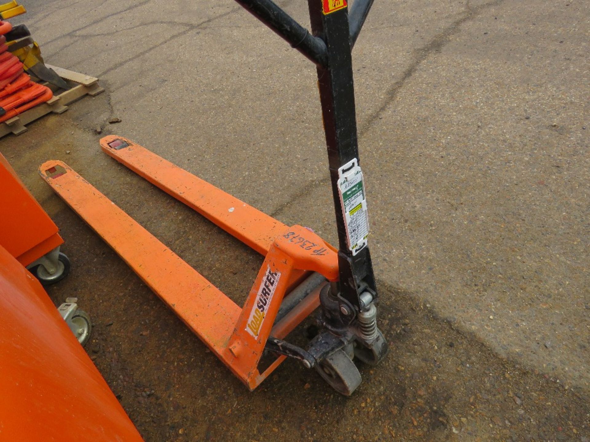 LONG BLADED PALLET TRUCK FOR BOARDS ETC. - Image 2 of 4