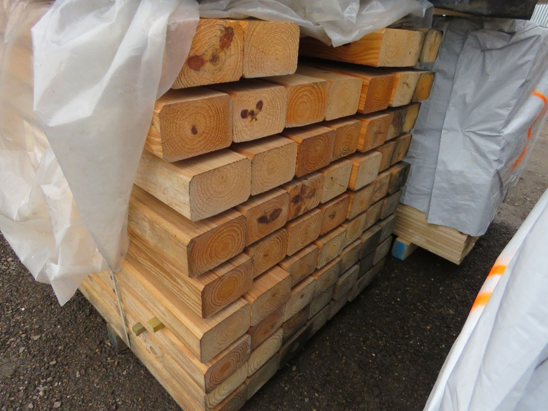 PACK OF 63NO HEAVY DUTY TIMBER POSTS: 140MM X 90MM @ 2.35M LENGTH APPROX. - Image 3 of 3