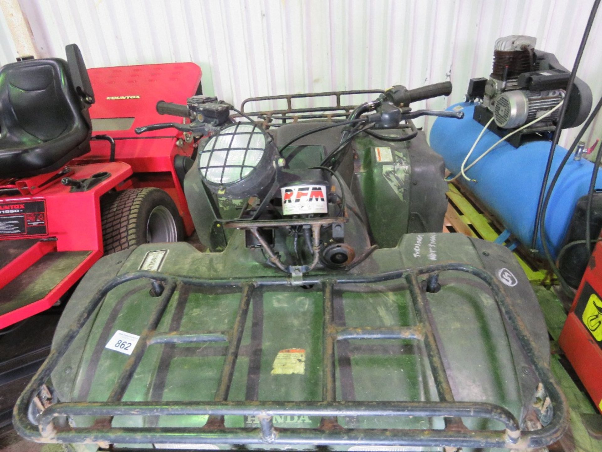 HONDA FOURTRAX 300 PETROL QUAD BIKE, 4WD. WHEN TESTED WAS SEEN TO TURN OVER BUT NOT STARTING...PRES - Image 4 of 10