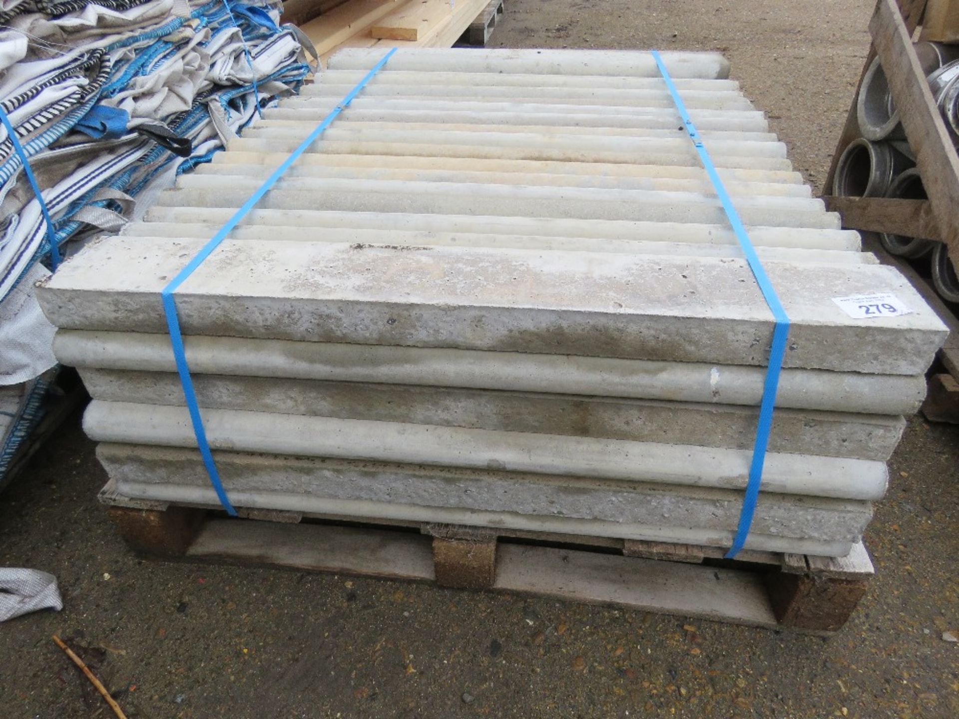 PALLET CONTAINING 44NO BULL NOSED CONCRETE EDGING KERBS, 36" X 6" X 2" APPROX. - Image 4 of 6