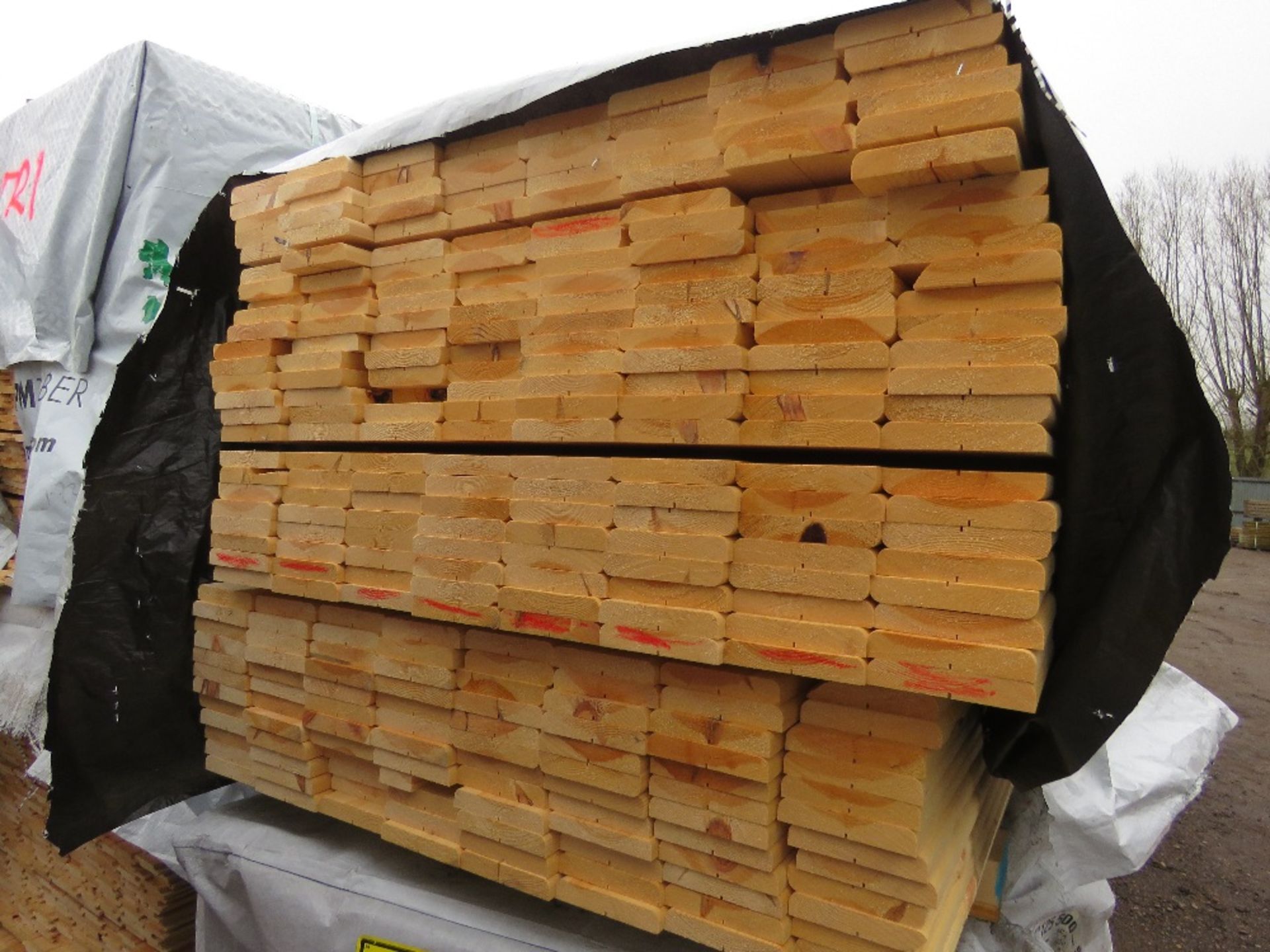 LARGE PACK OF UNTREATED FENCE PANEL CAPPING TIMBER BOARDS: 120MM X 20MM @ 2.0 M LENGTH APPROX. - Image 3 of 3