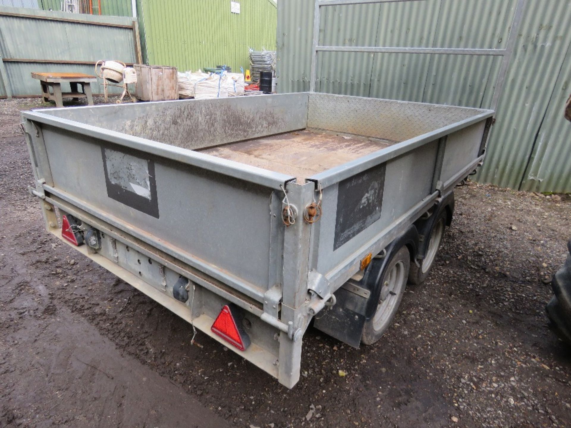 MEREDITH AND EYRE (IFOR WILLIAMS STYLE) TWIN AXLED PLANT TRAILER. RING HITCH. 3500KG RATED. SN:SDSB2 - Image 8 of 10