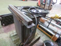 WOOD CUTTING SAW BENCH, 3 PHASE POWERED. THIS LOT IS SOLD UNDER THE AUCTIONEERS MARGIN SCHEME, THER