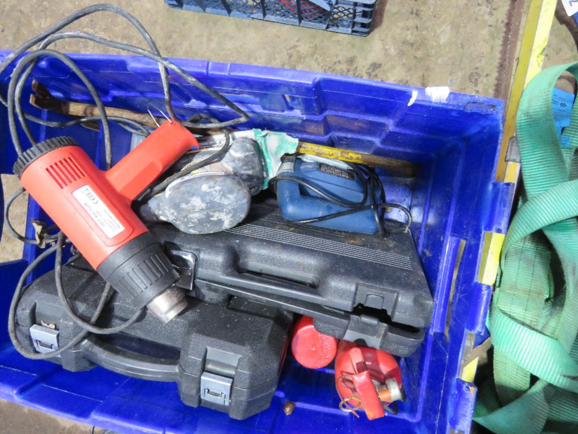 BOX OF ASSORTED POWER TOOLS AND SUNDRIES. THIS LOT IS SOLD UNDER THE AUCTIONEERS MARGIN SCHEME, T - Image 3 of 5