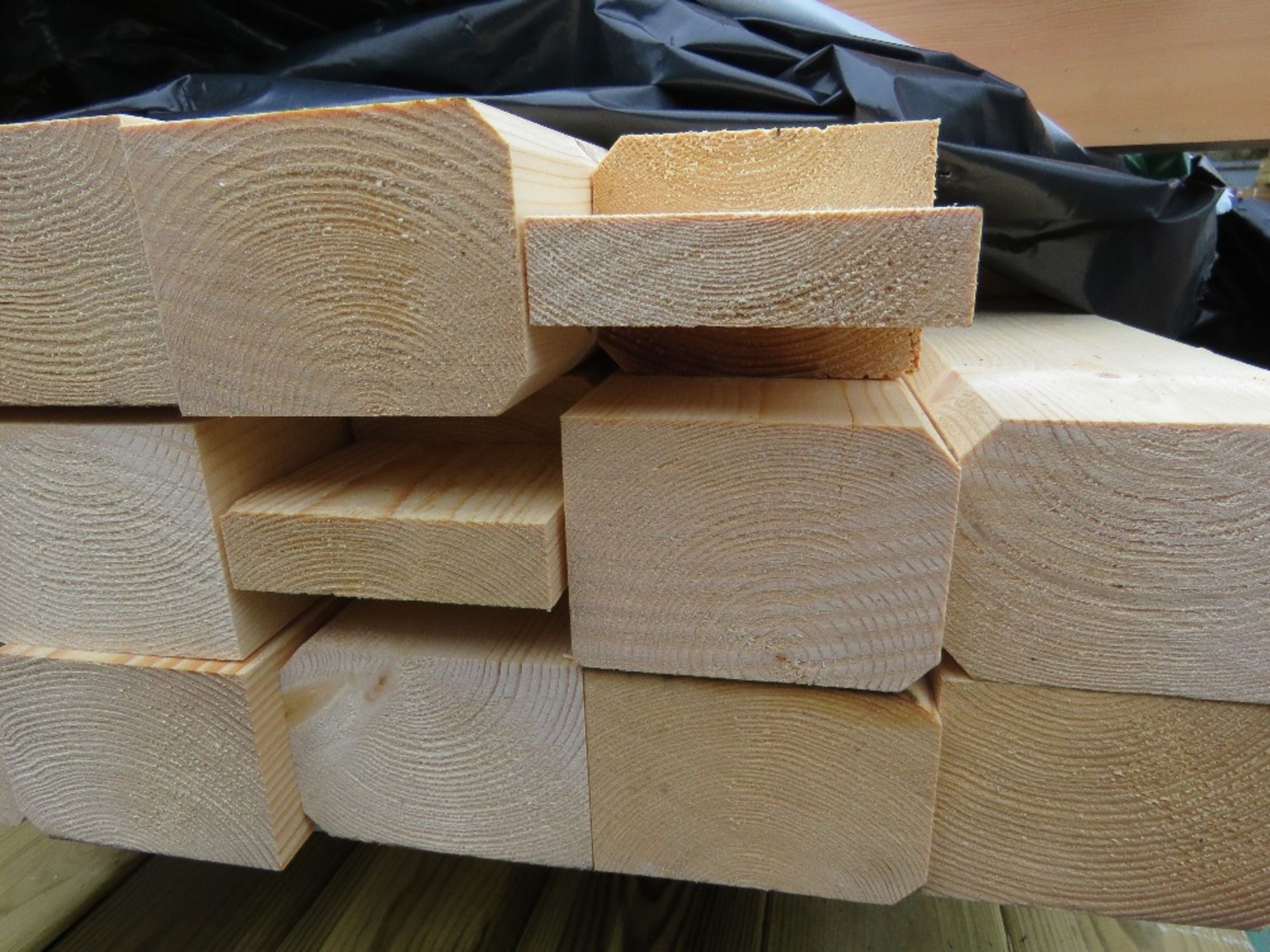 PACK OF 15NO UNTREATED TIMBER POSTS: 100MM X 70MM @ 1.75M LENGTH APPROX. - Image 3 of 3