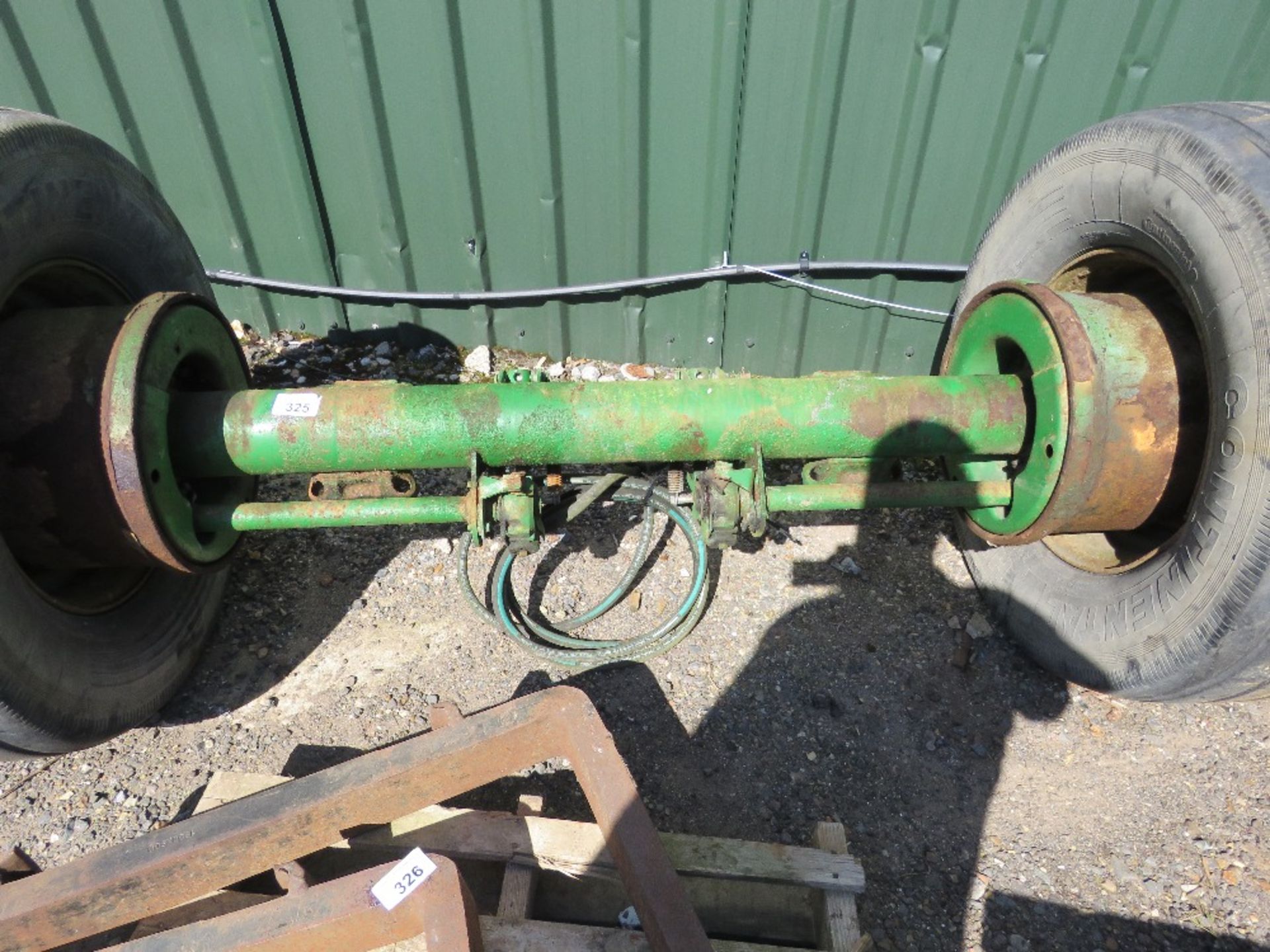 HEAVY DUTY TRAILER AXLE ON SUPER SINGLE WHEELS WITH HYDRAULIC BRAKING SYSTEM. THIS LOT IS SOLD UN - Image 2 of 8