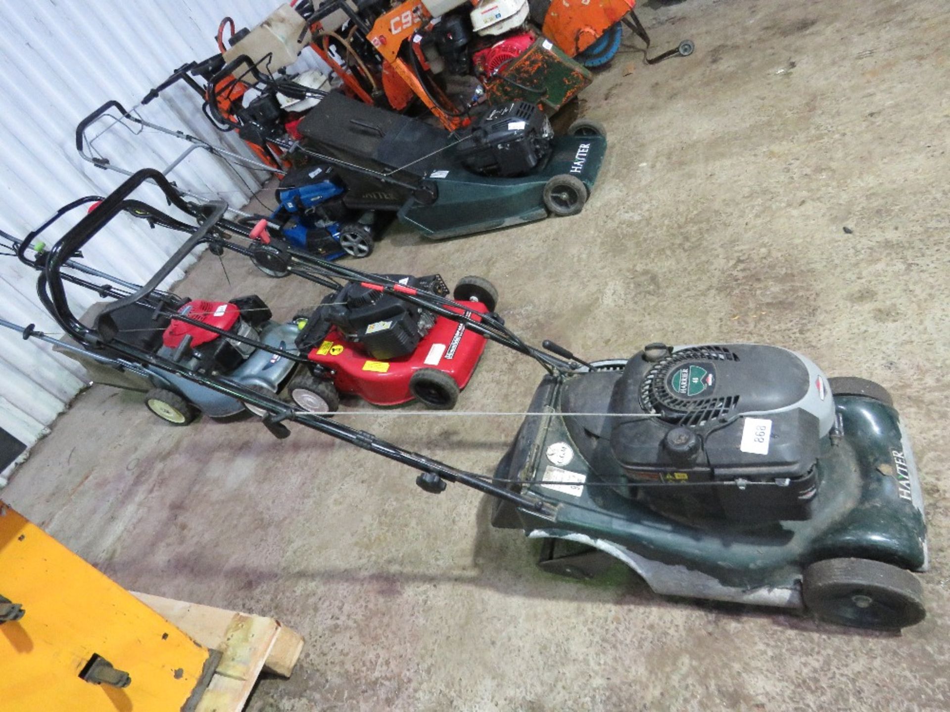 HAYTER HARRIER 41 ROLLER LAWN MOWER, NO COLLECTOR. THIS LOT IS SOLD UNDER THE AUCTIONEERS MARGIN - Image 2 of 3