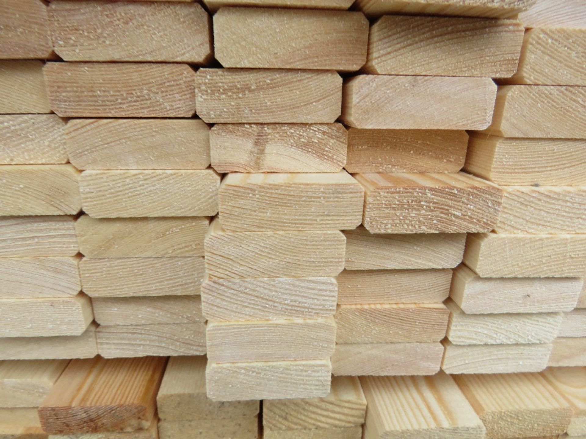 EXTRA LARGE PACK OF UNTREATED VENETIAN TIMBER FENCING SLATS/TRELLIS SLATS: 45MM X 17MM @ 1.8M LENGTH - Image 3 of 3