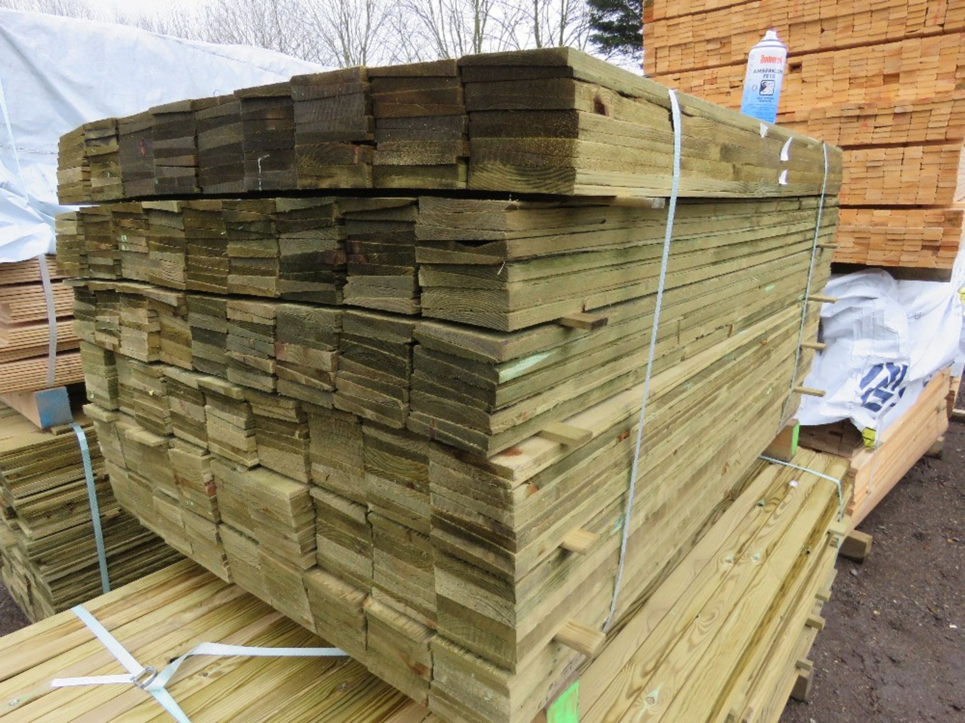 LARGE PACK OF PRESSURE TREATED FEATHER EDGE CLADDING TIMBER BOARDS: 1.35M LENGTH X 100MM WIDTH APPRO