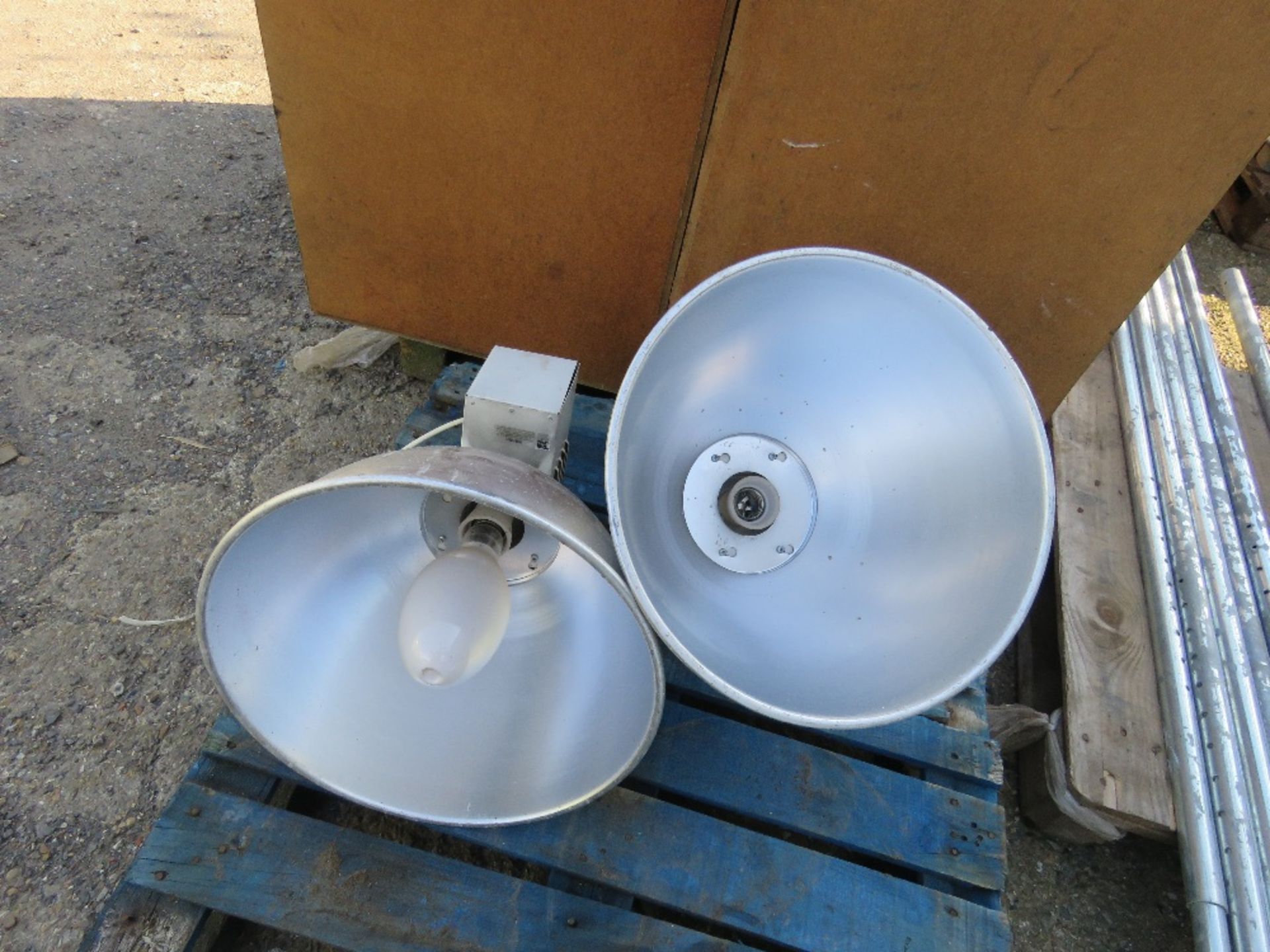 QUANTITY OF ALUMINIUM SHADE LIGHTS. THIS LOT IS SOLD UNDER THE AUCTIONEERS MARGIN SCHEME, THEREFO - Image 3 of 3